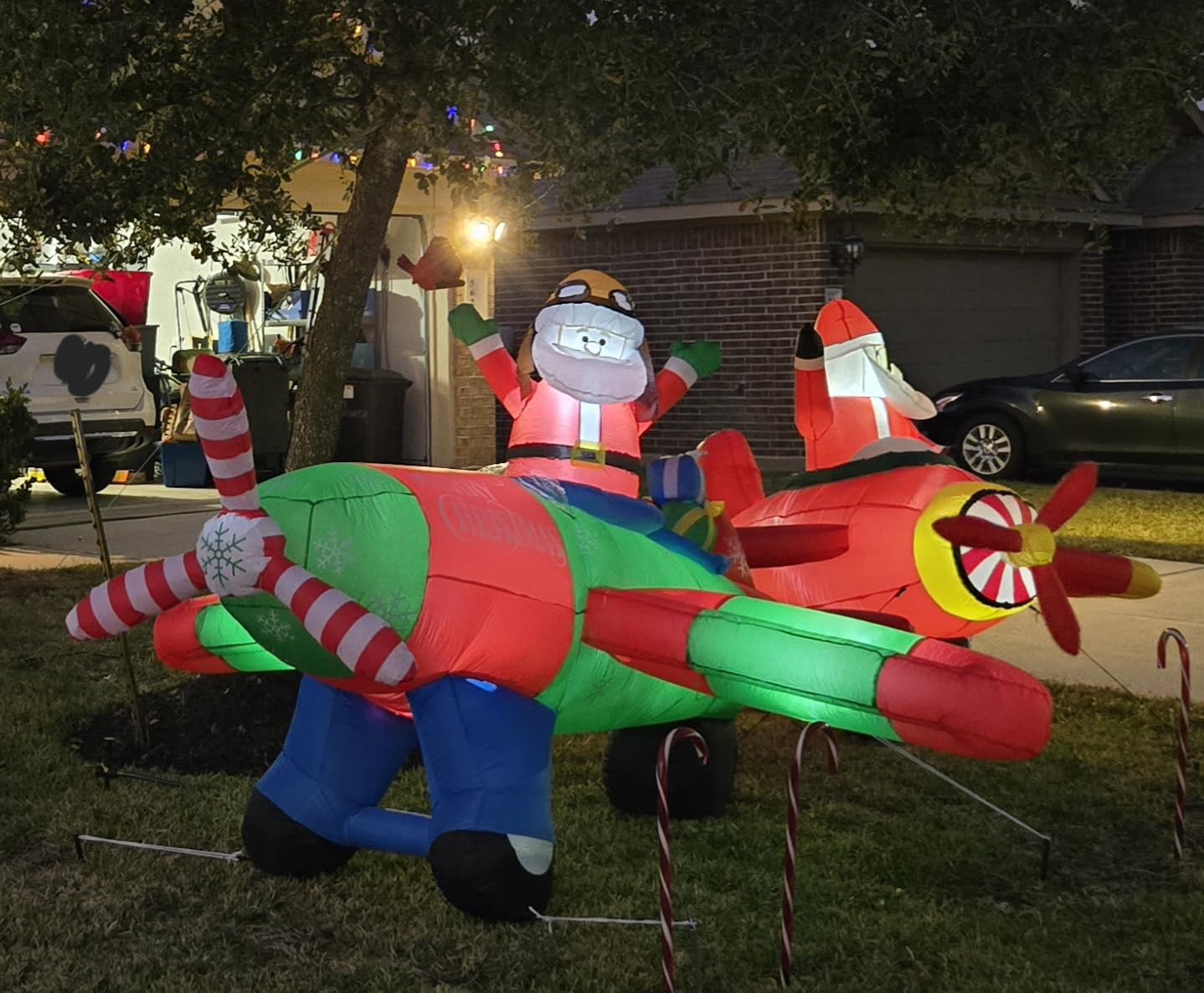 TRMESIA 8FT Christmas Inflatable Blow up Santa Train Indoor Decoration | Christmas Inflatable Santa Train Blow up Decoration with Flashing Lights for Indoor Outdoor Yard Holiday Display Party Decor customer photo 1
