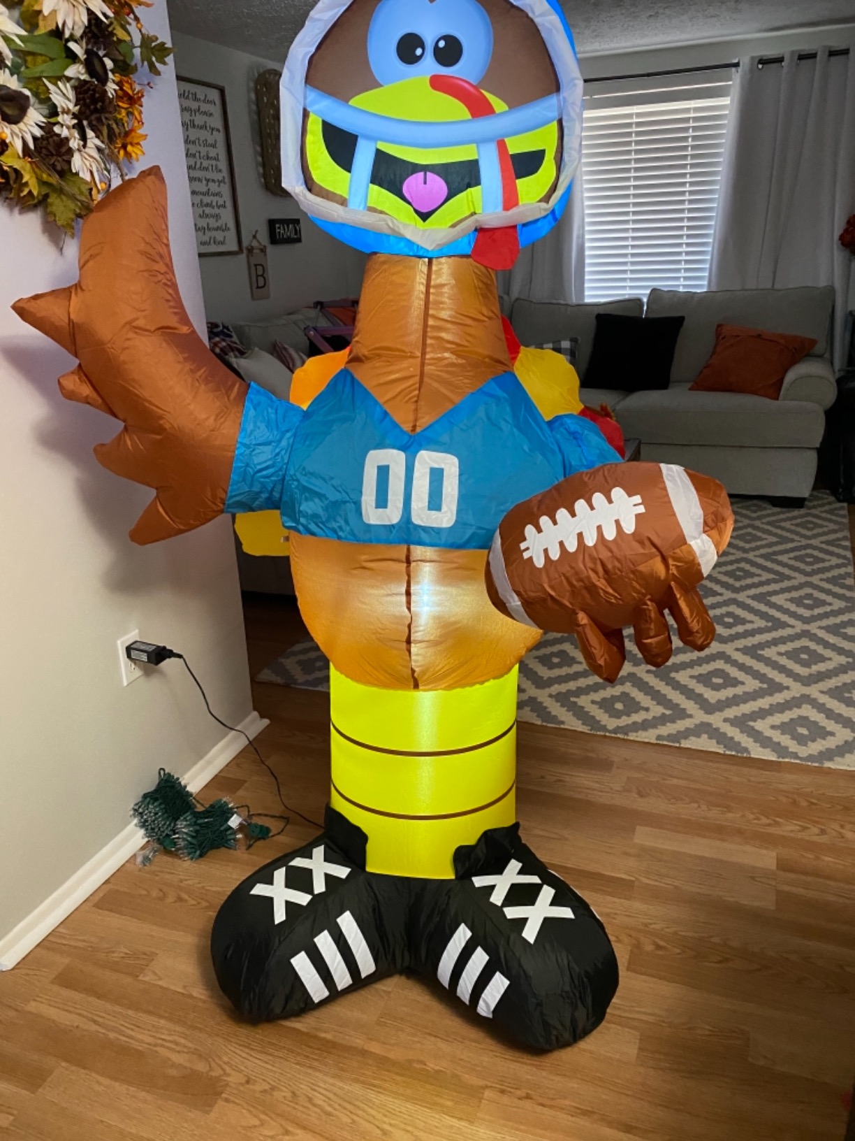 GOOSH 6 FT Thanksgiving lnflatable Turkey Outdoor Decorations Blow Up Yarda Turkey with a Rugby, with Built-in LEDs for Indoor Party Garden Lawn Decor customer photo 2