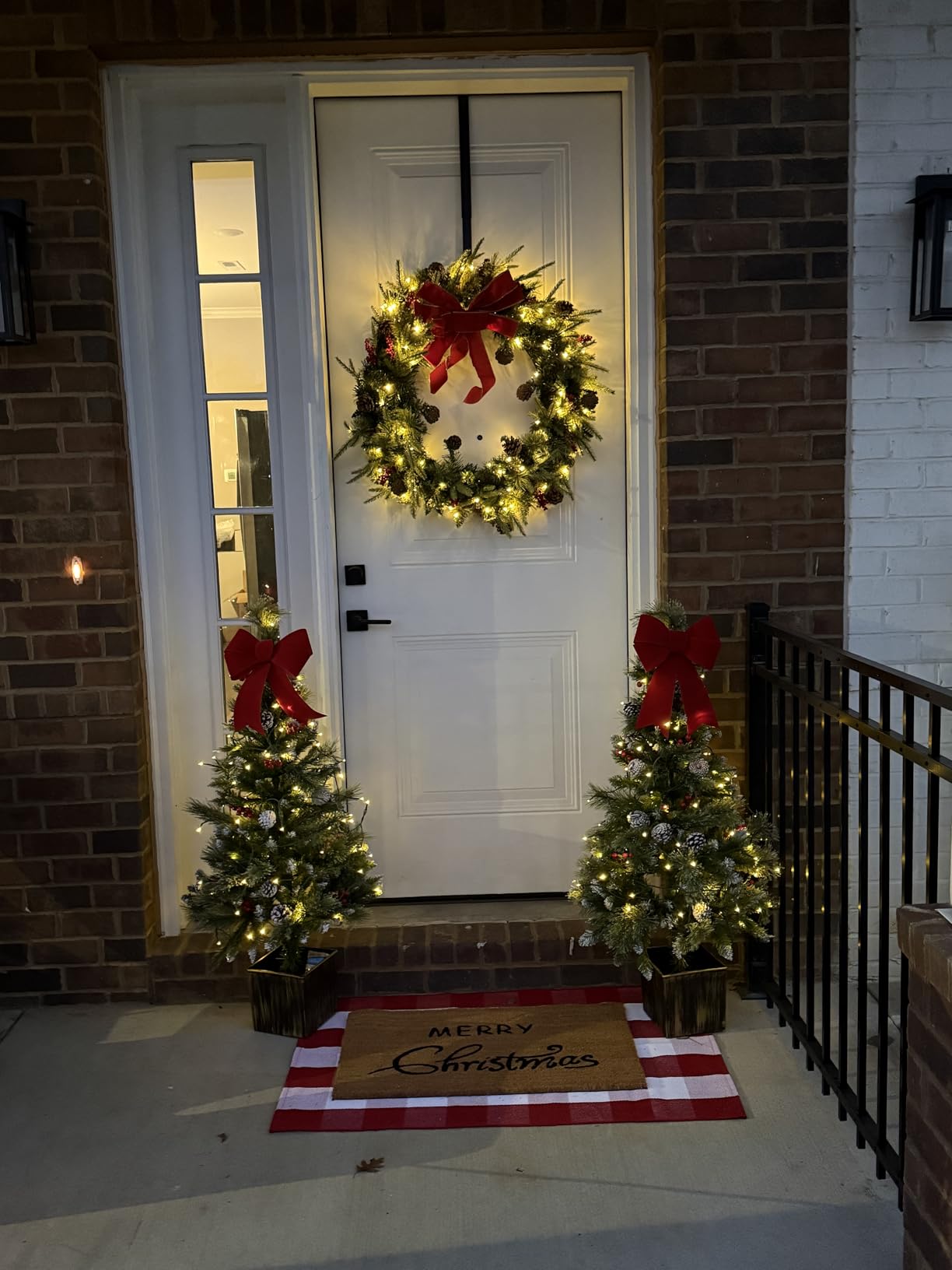 Best Choice Products 24in Pre-Lit Battery Powered Christmas Wreath Artificial Pre-Decorated Holiday Accent w/ 70 Lights, 96 PVC Tips, Ribbons, Pine Cones customer photo 1