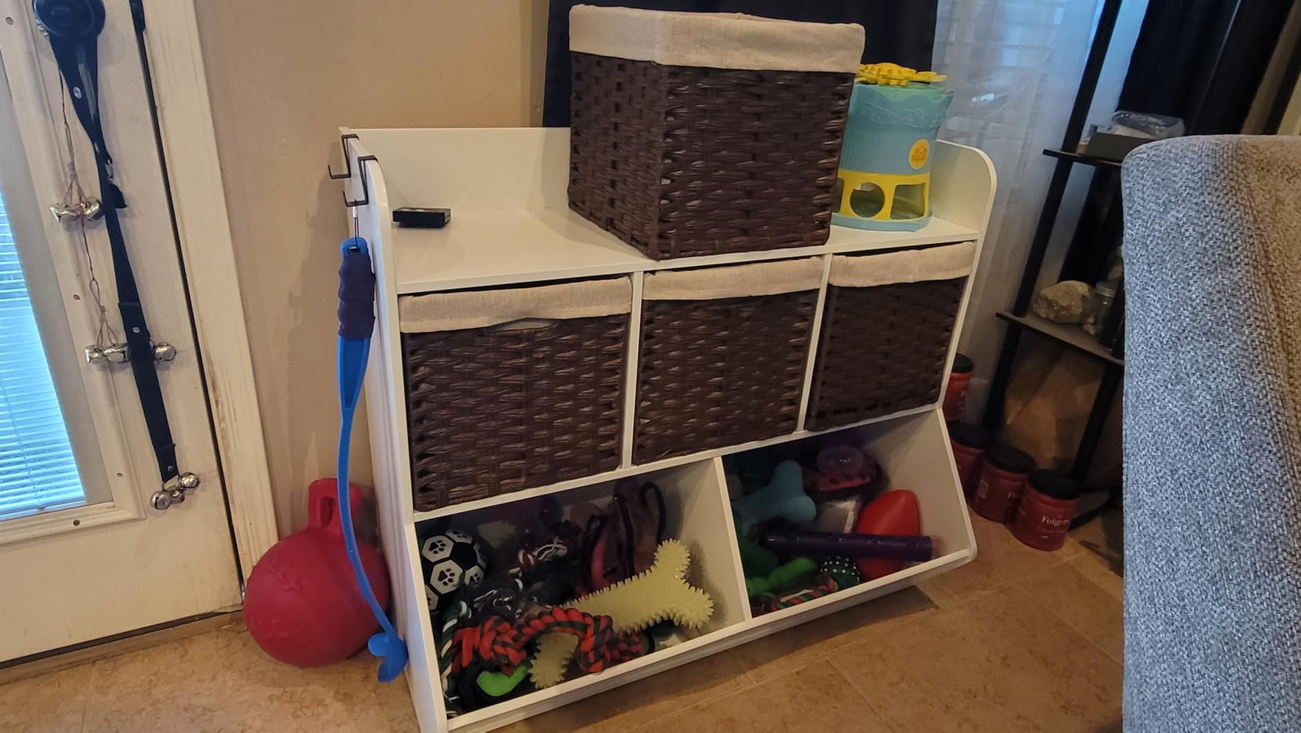 UTEX Toy Storage Organizer with Bookcase, Slanted Kids Toy Shelf Cubby, White customer photo 1