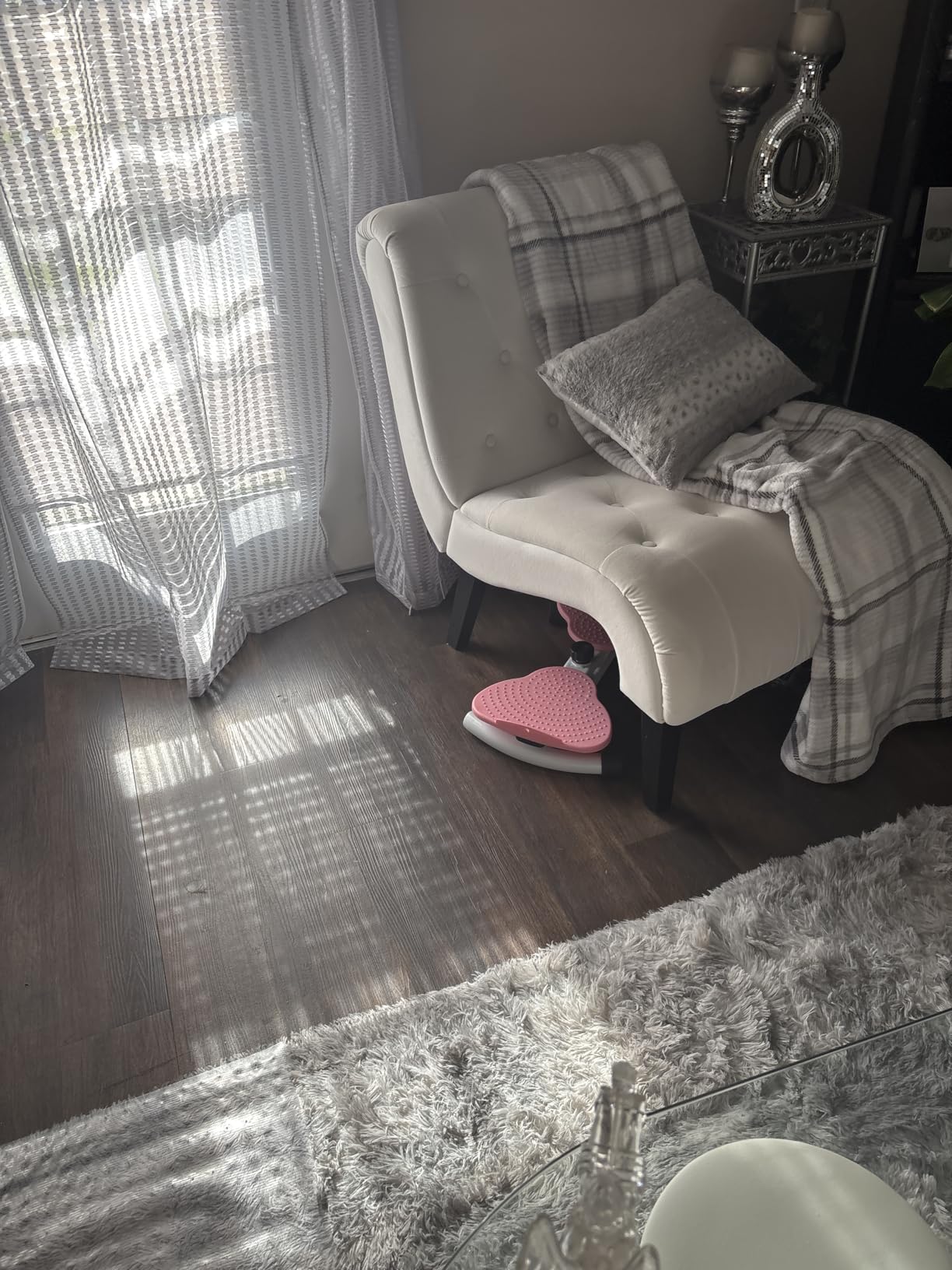 AVAWING Cream White Frosted Velvet Tufted Accent Chair with Wood Legs | Wide Thick Cushion; Non-Slip Rubber Wood Legs; Ergonomic Back; Easy Assembly; For Living Room Bedroom customer photo 2