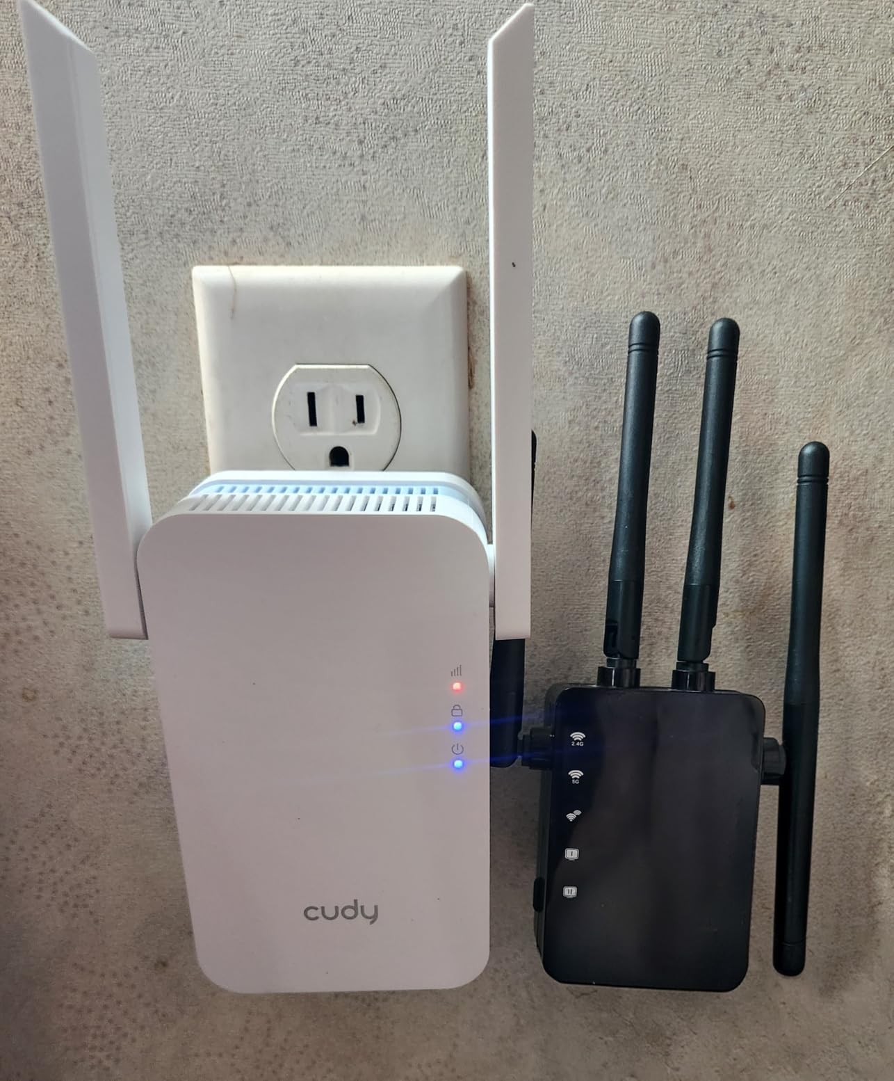 Cudy AC1200 WiFi Extender, 1.2Gbps Home Signal Booster, Dual Band 5GHz/2.4GHz, Covers up to 1500 Sq.ft and 30 Devices, AP Mode, Mesh Supported, RE1200 customer photo 1