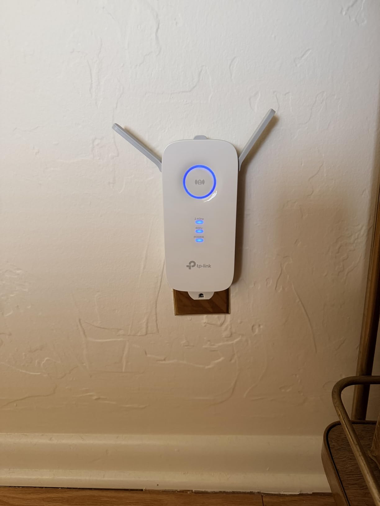 TP-Link AX1800 WiFi 6 Extender Internet Booster, Covers up to 1500 sq.ft and 30 Devices, Dual Band Wireless Signal Booster Repeater, Gigabit Ethernet Port, AP Mode, OneMesh Compatible(RE600X) customer photo 1