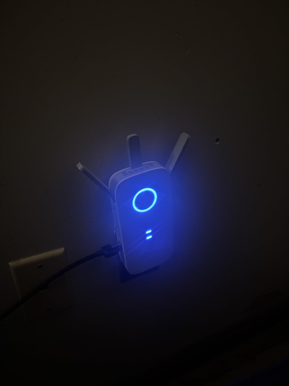 TP-Link AX1800 WiFi 6 Extender Internet Booster, Covers up to 1500 sq.ft and 30 Devices, Dual Band Wireless Signal Booster Repeater, Gigabit Ethernet Port, AP Mode, OneMesh Compatible(RE600X) customer photo 2