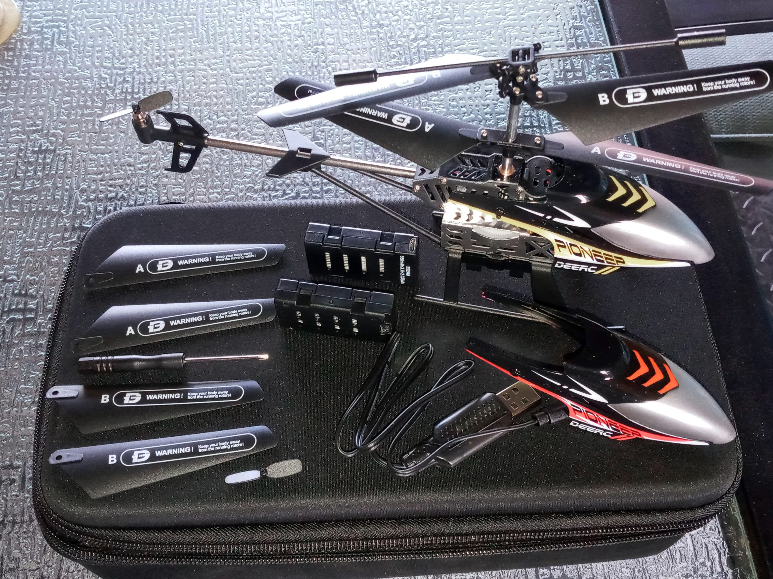 DEERC Remote Control Helicopter, 3.5 CH Altitude Hold RC Helicopters w/Gyro for Beginner, 2 Shells LED Light One Key Take Off/Landing, 2.4GHz Aircraft Indoor Flying Toy for Kids Boys Girls customer photo 1