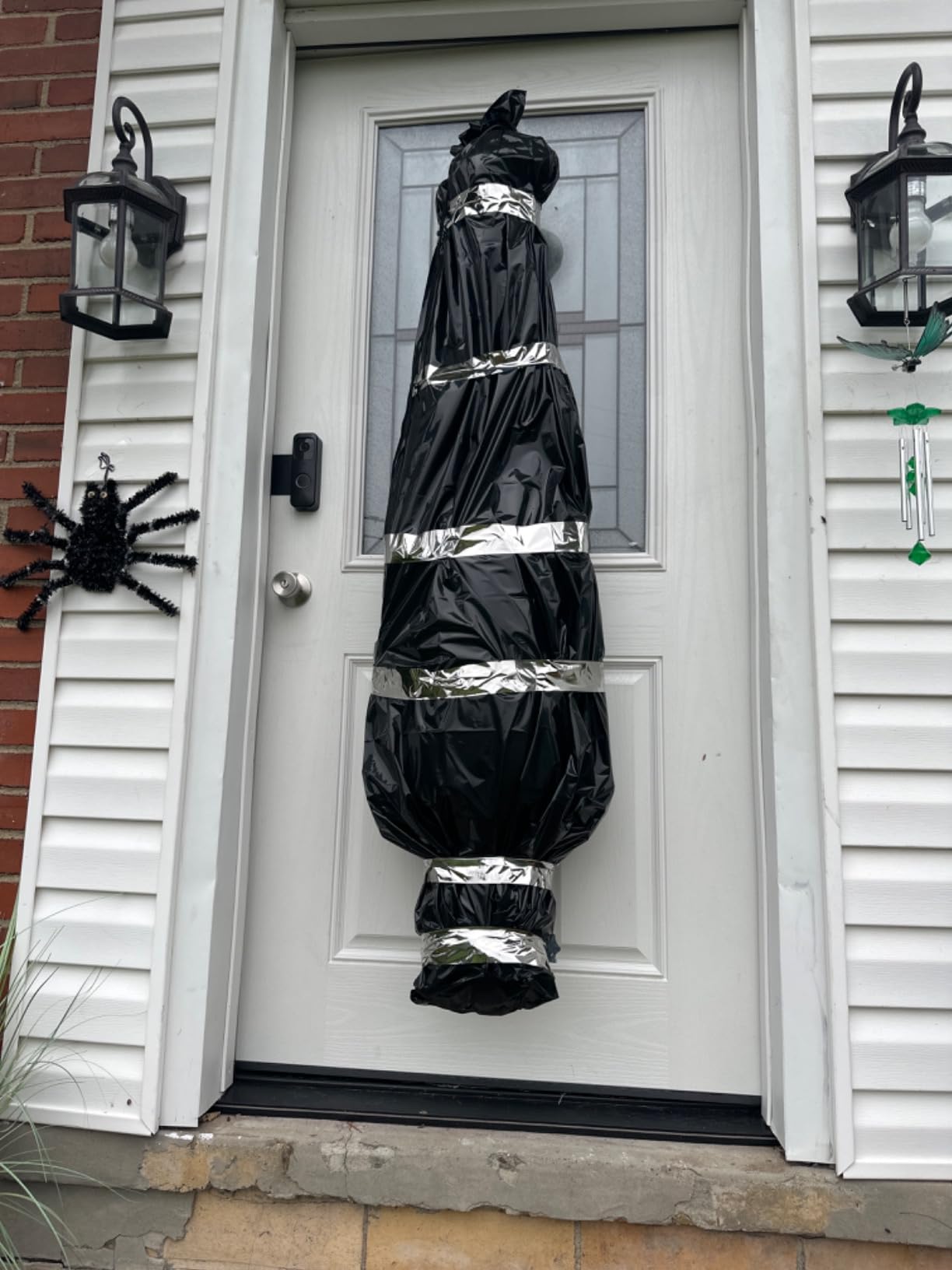 AnanBros 5ft Hanging Corpse Dead Victim Props Halloween Decorations Outdoor | Haunted Creepy House Halloween Decor, Scary Halloween Decorations Clearance, Outdoor Halloween Inflatables Yard Decorations customer photo 2