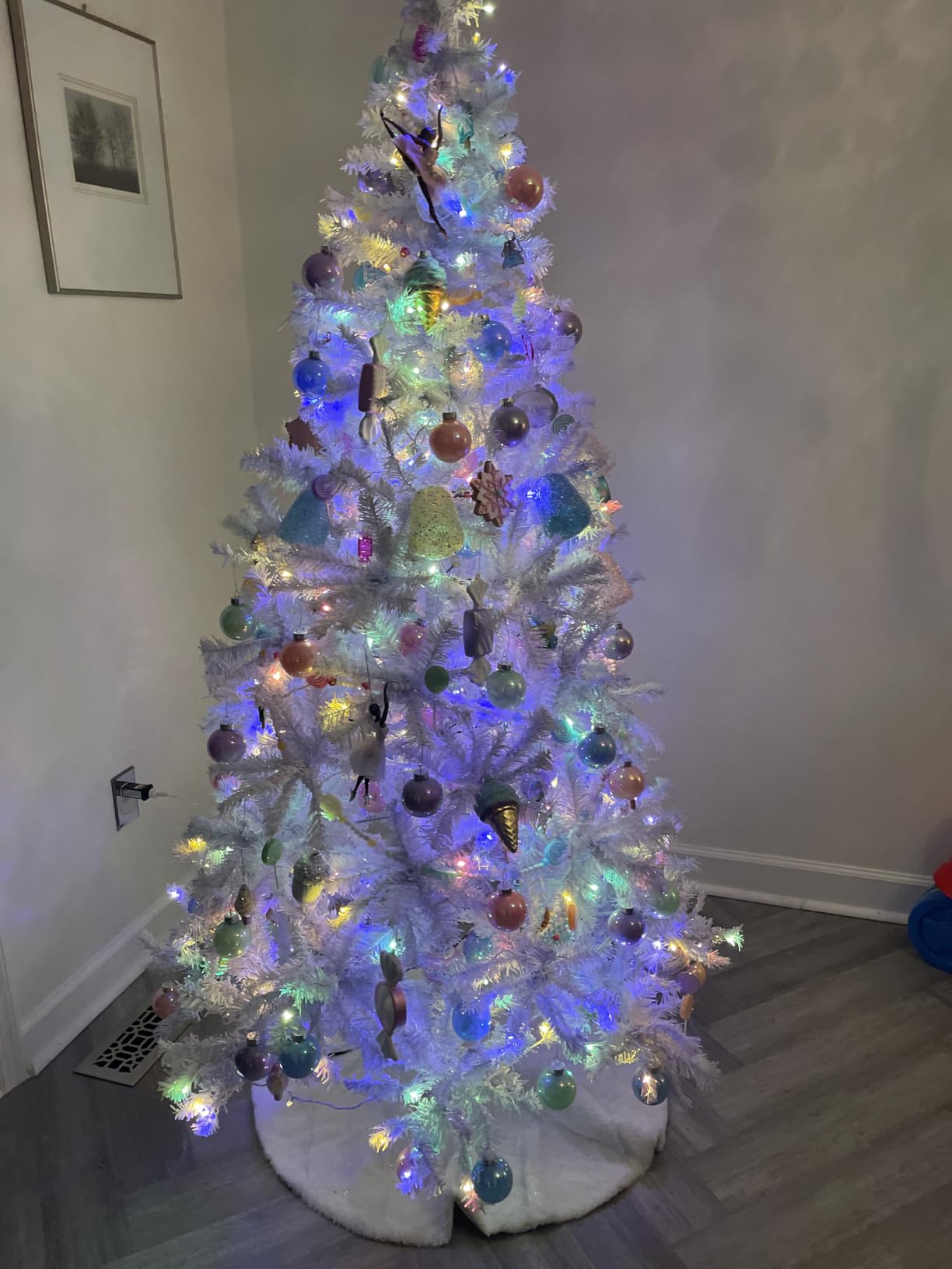 Best Choice Products 6ft Pre-Lit Christmas Tree Premium Hinged Artificial Pine Lighted Holiday Tree for Home, Office w/ 1,000 Branch Tips, 250 Multicolored Lights, Metal Hinges, Foldable Base customer photo 1