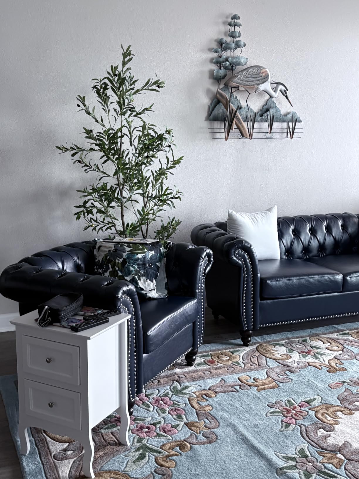 LEVNARY Leather Chesterfield Chair, Mid-Century Modern Single Sofa Chair, Tufted Upholstered Rolled Armchair for Home Bedroom Reading Room (Dark Brown) customer photo 1