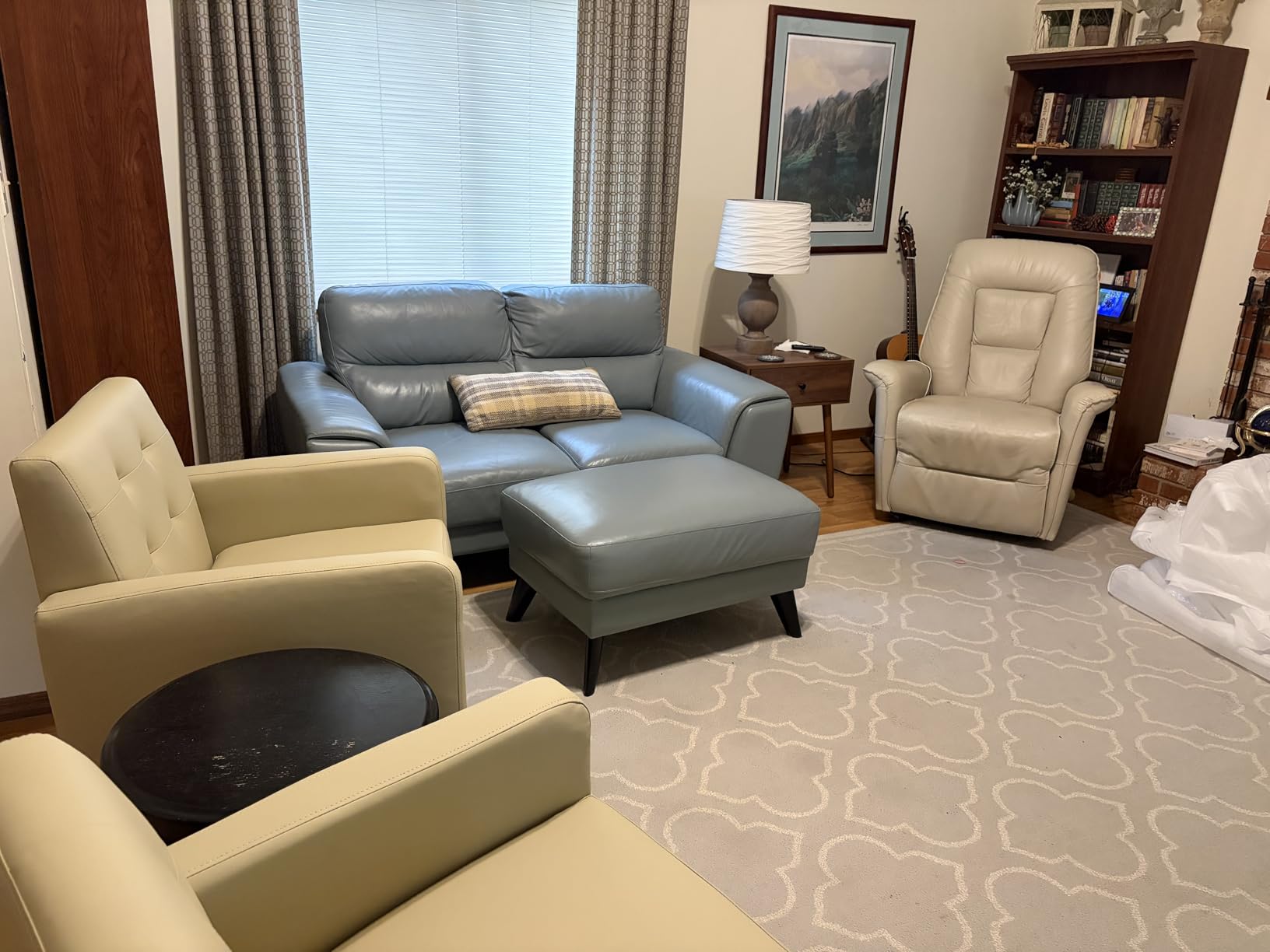 Yaheetech Mid-Century Accent Chairs, PU Leather Modern Upholstered Living Room Chair, Cozy Armchair Button Tufted Back and Wood Legs for Bedroom/Office/Cafe, Retro Brown customer photo 2