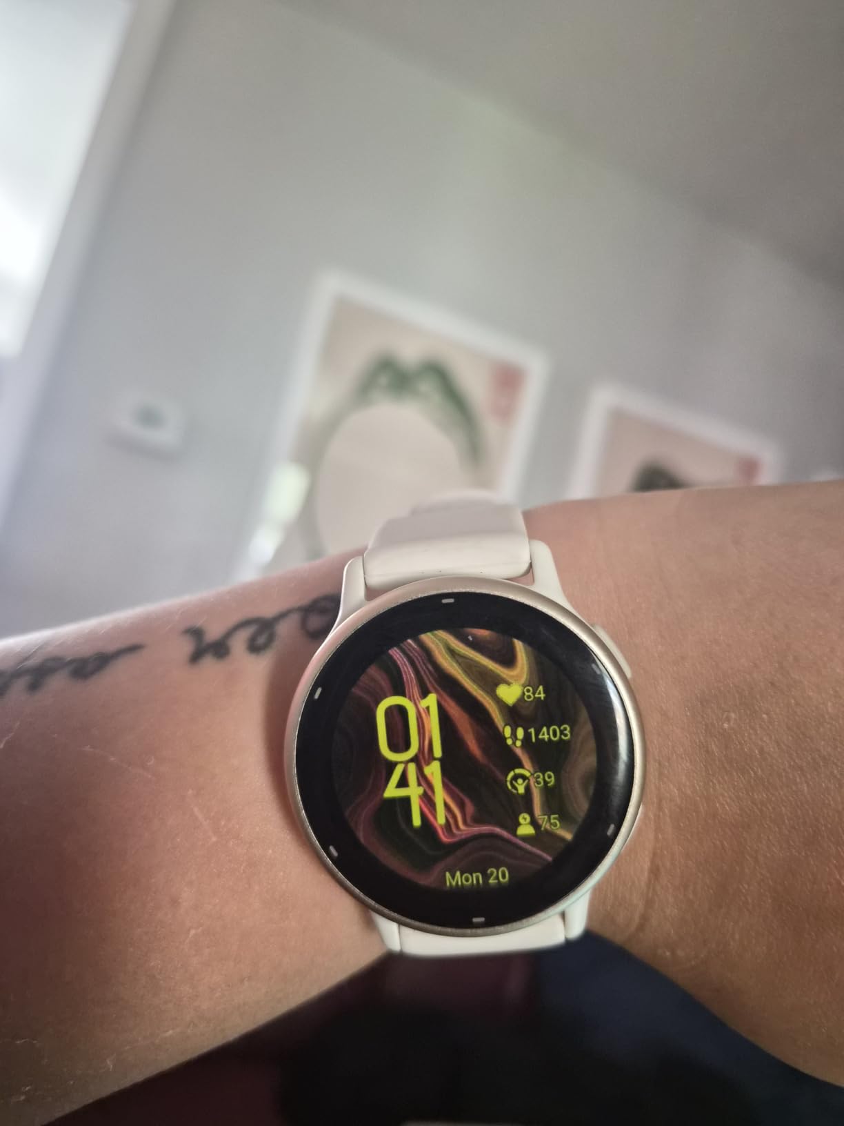 Garmin vívoactive 5, Health and Fitness GPS Smartwatch, AMOLED Display, Up to 11 Days of Battery, Ivory customer photo 1