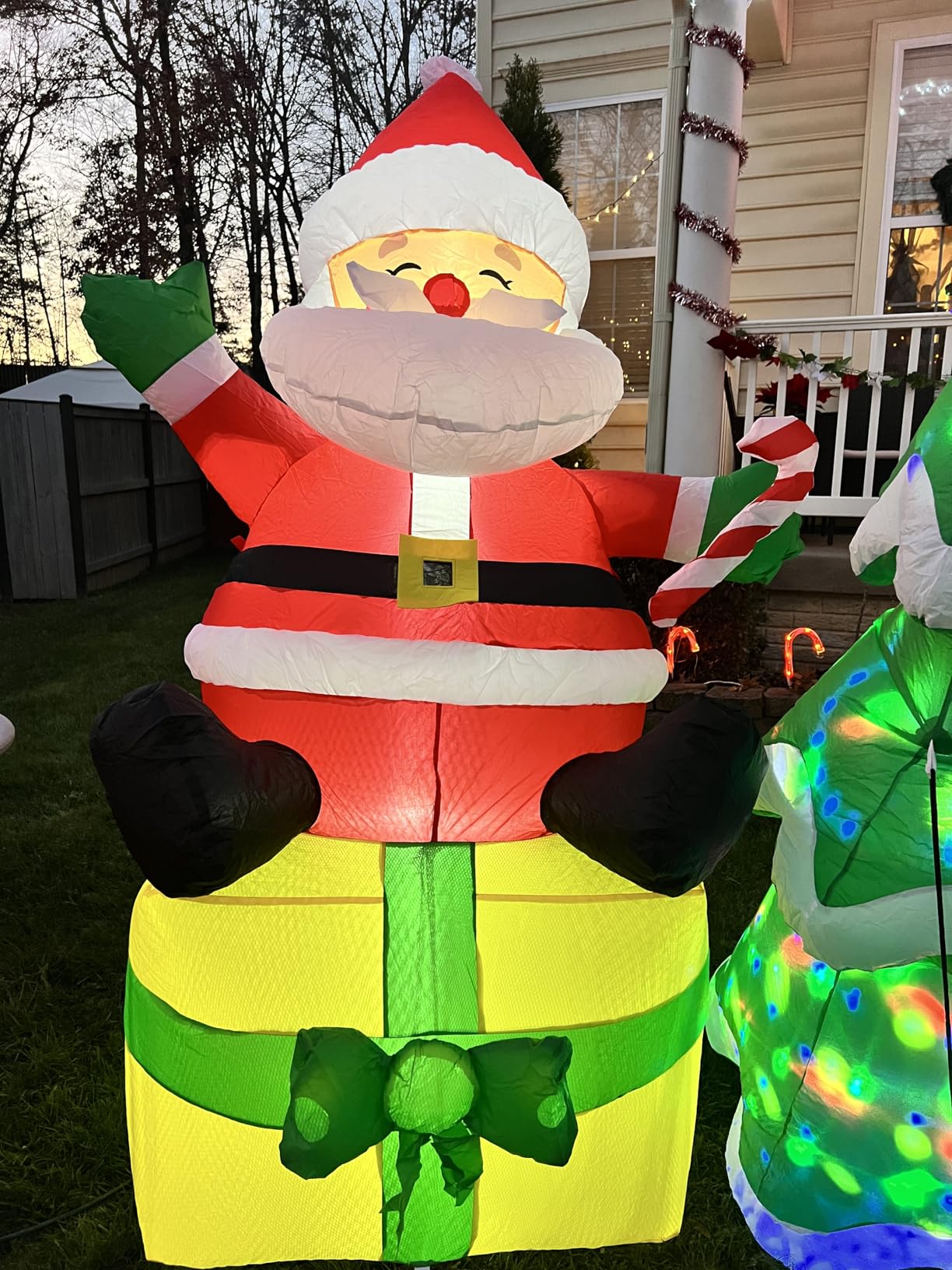 7 FT Christmas Inflatables Outdoor Decorations, Blow Up Santa Claus Inflatable with Built-in LEDs for Christmas Indoor Outdoor Yard Lawn Garden customer photo 2