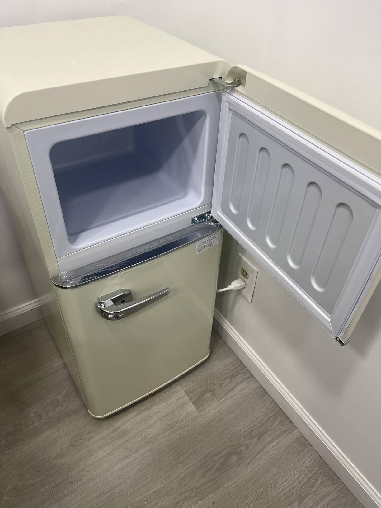 Fridge with Freezer, 3.2 Cu.Ft Retro Double Door Refrigerator with 7 Level Thermostat, Adjustable Removable Glass Shelves for Bedroom Office Apartment Dorm Bar (BLUE, 3.2 Cu.Ft.) customer photo 2