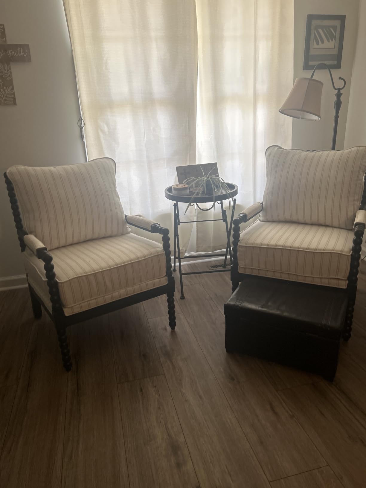 DUHOME Linen Fabric Spindle Accent Chair with Wood Frame, Modern Accent Chairs with Padded Spring Seat and Brushed White Base for Living Room Bedroom Farmhouse Home Office Balcony customer photo 1