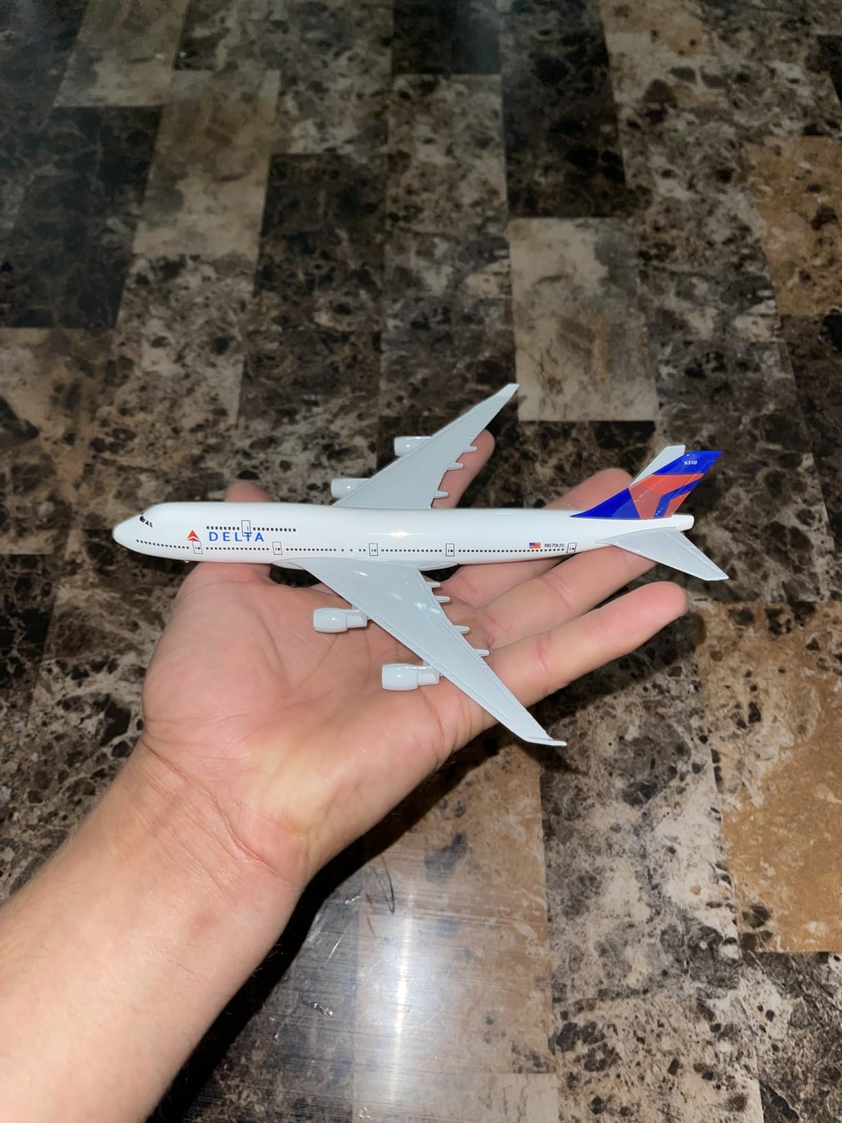 1/300 Air Force One Metal Airplane Model 747 with Stand | Boeing 747 VC-25A Diecast Airplane Model Kit for Adult Aviation Military Aircraft Gifts, Display Collections customer photo 1