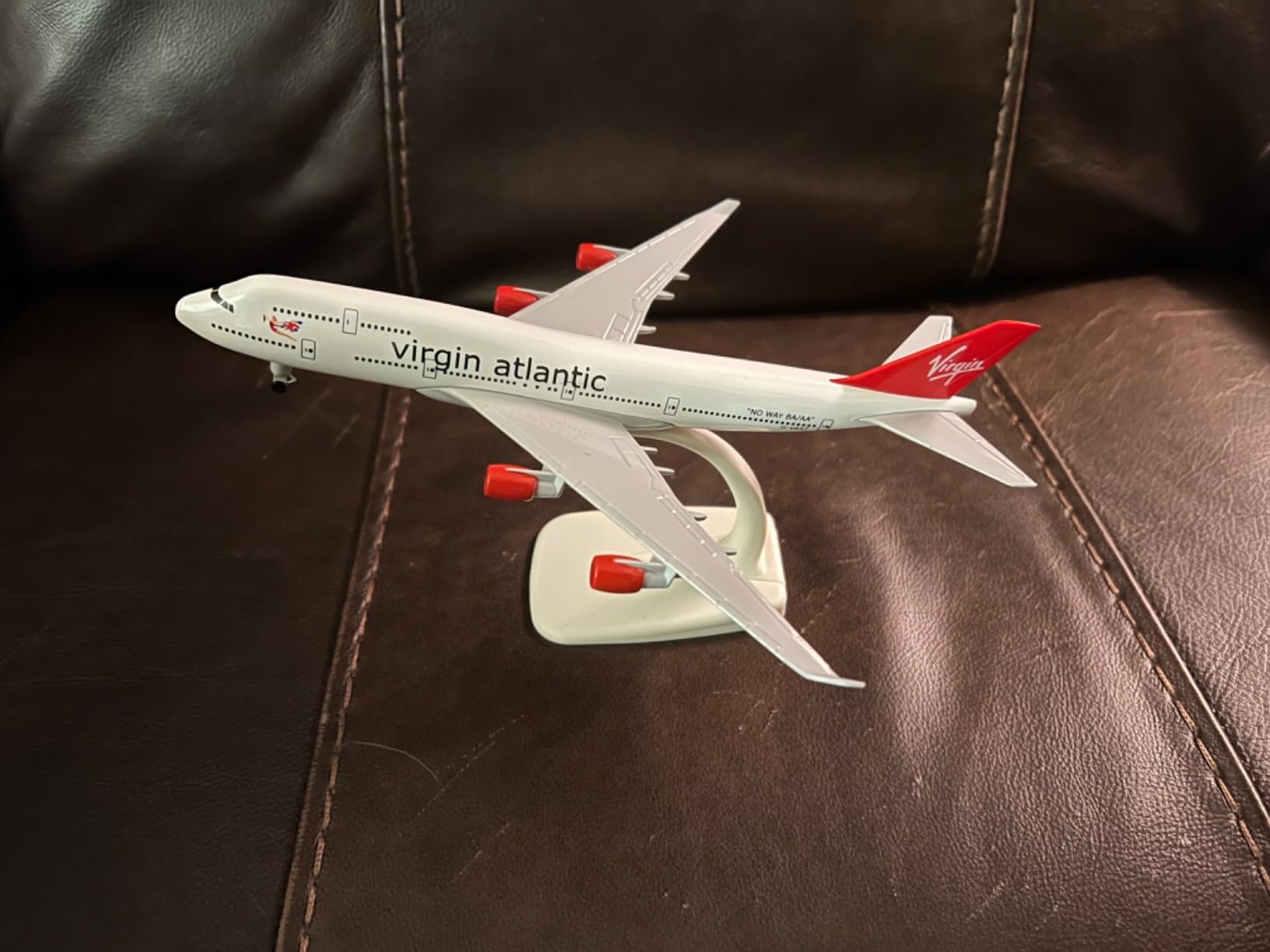 1/300 Air Force One Metal Airplane Model 747 with Stand | Boeing 747 VC-25A Diecast Airplane Model Kit for Adult Aviation Military Aircraft Gifts, Display Collections customer photo 2