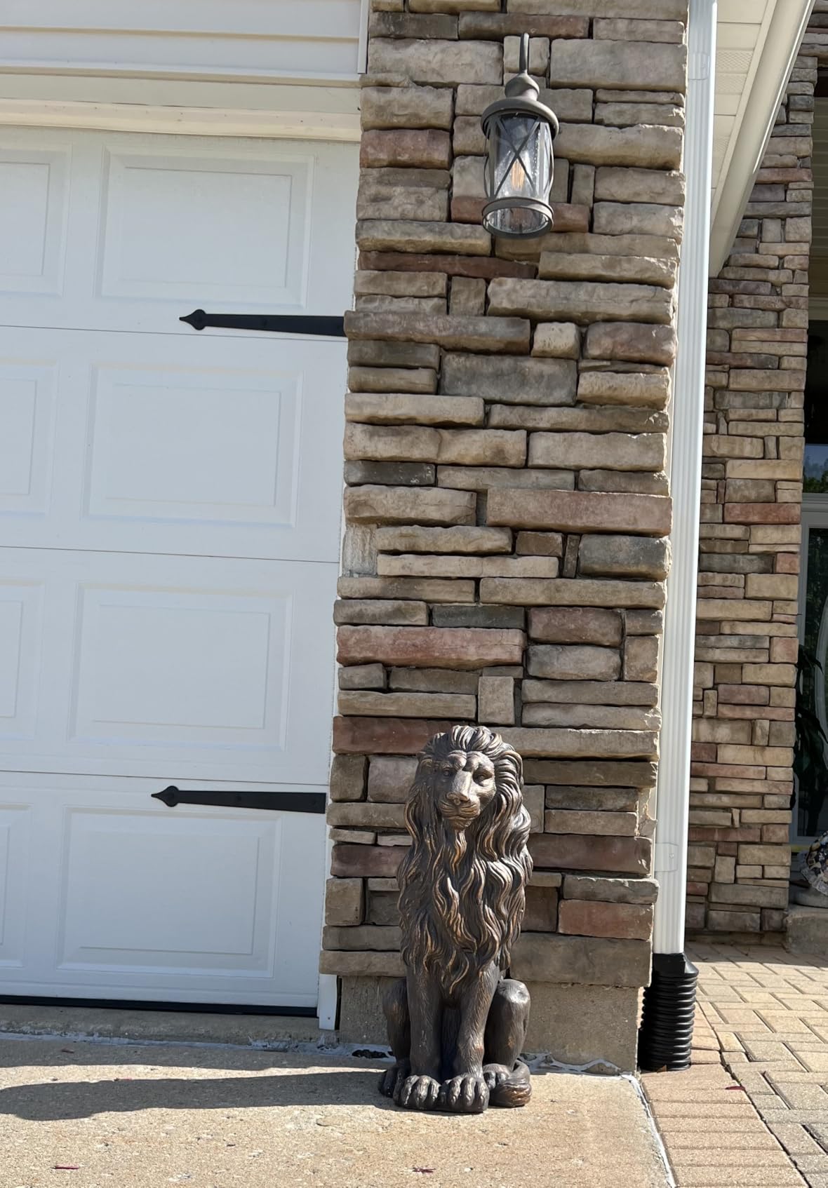 Glitzhome Guardian Sitting Lion Statue Regal Indoor and Outdoor Garden Sculpture for Home Entrance Porch and Yard, 27.75