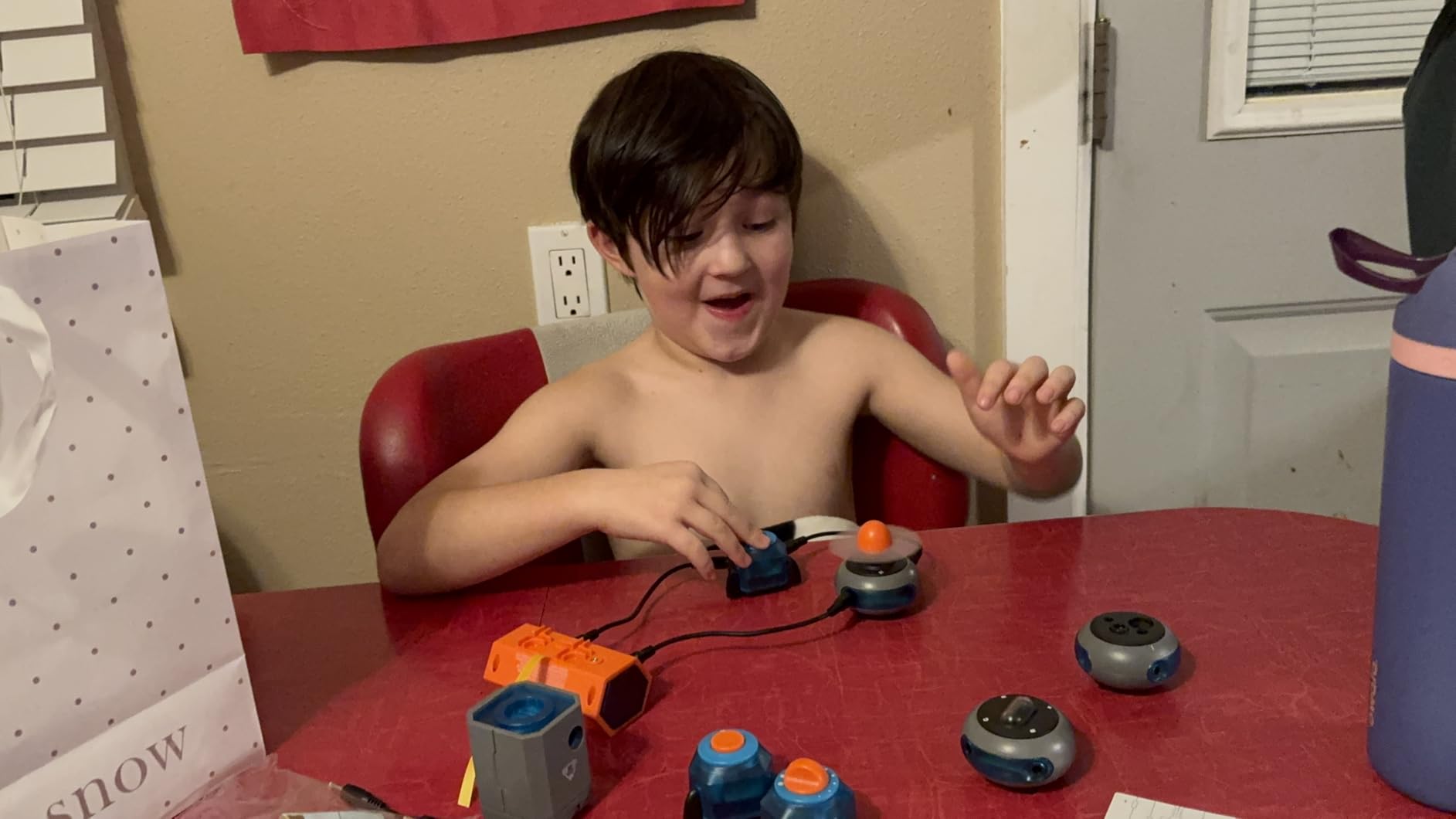 National Geographic Circuit Maker Electronics Science Kit - 60 Hands-On STEM Projects for Kids, Build Real Electrical Circuits, Educational STEM Activity for Learning Electricity & Engineering Skills customer photo 2