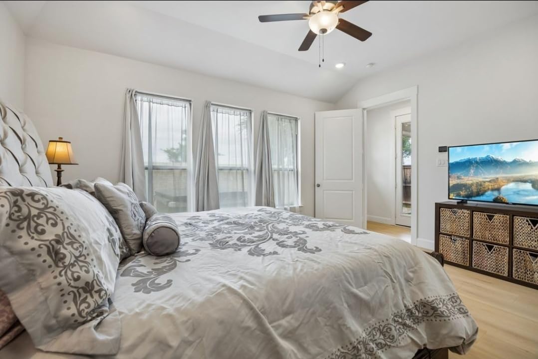 Stratford Park Silver/Ivory Damask Patchwork California King Comforter Set, 8 Piece, Jacquard All Season Premium Bedding Set customer photo 2