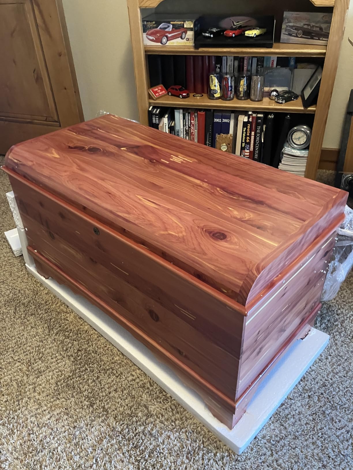 Cedar Hope Chest with Waterfall Top and Tray, Amish Made Wooden Storage Trunk Box for Bedroom, Blanket, Clothes, Anti-Slam Hinges and Lock, Cedar Wood, Natural Stain, 36
