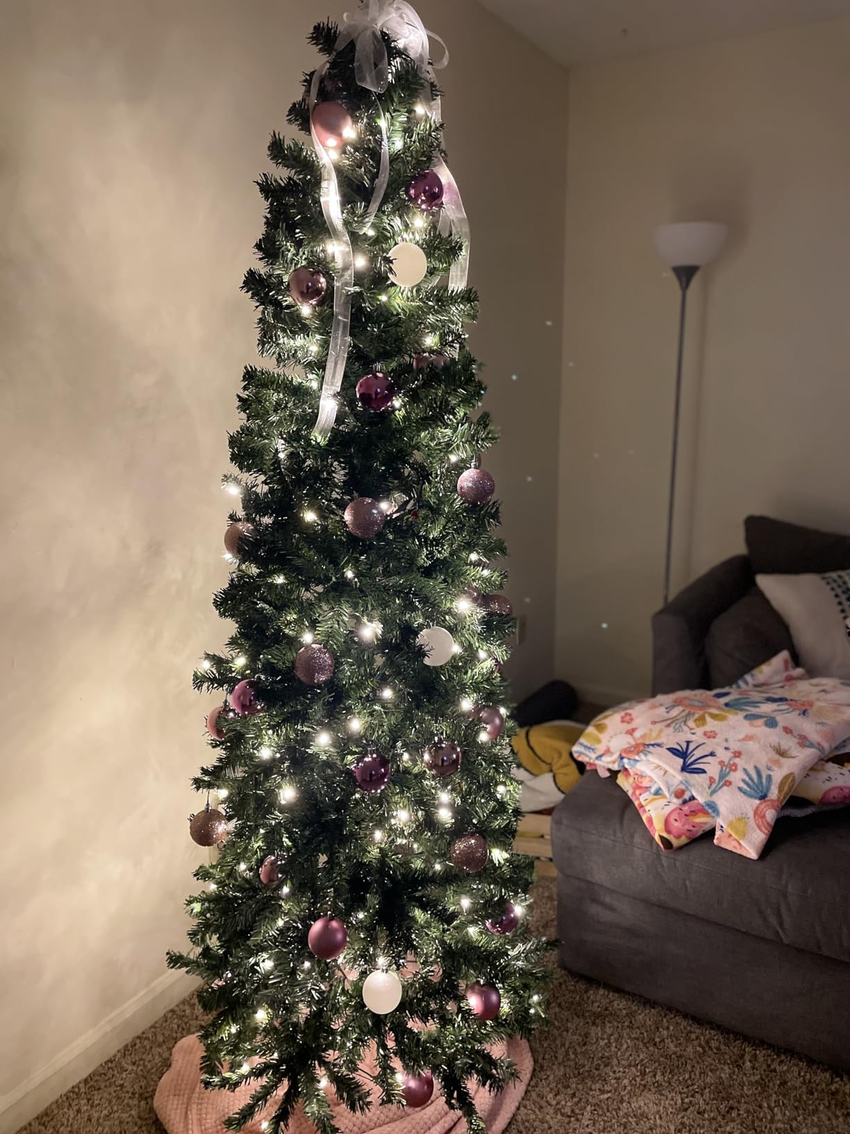 okicoler Christmas Tree, 6.5ft Pre-Lit Slim Pencil Fir Tree, 775 Branch Tips with 250 Incandescent Warm White Lights, Metal Hinges, White Holiday Decoration for Corner customer photo 2