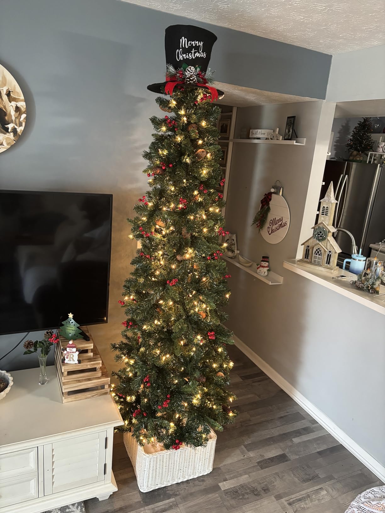 Yaheetech 7.5ft Pre-lit Pencil Spruce Christmas Tree, Artificial Slim Xmas Fir, Pre-Decorated with 948 Tips, 350 Lights, Pine Cones, Metal Hinges & Base, Green customer photo 1