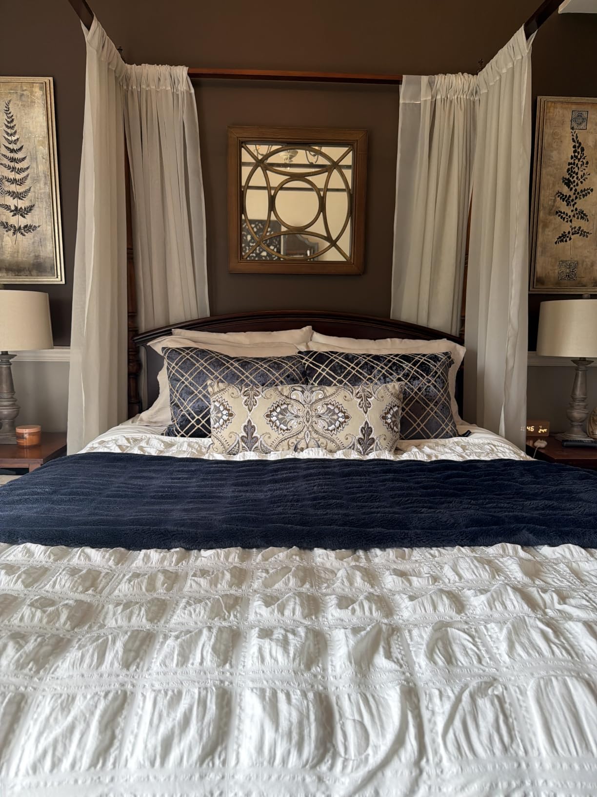 Cozy Bliss Cooling Comforter Seersucker Plaid Queen Size, Q-Max 0.45 Lightweight Cooling Blanket, Breathable Silk Smooth Summer Bedding Quilt for Hot Sleepers Night Sweats White customer photo 1