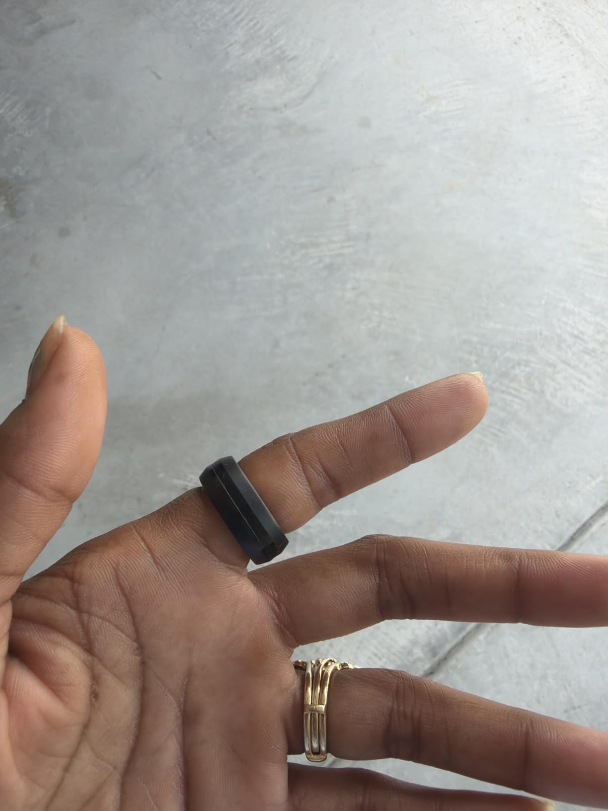 RENPHO Lynx Smart Ring, Subscription-Free App, Black, Size 11 | All Day Sleep & Activity Tracking, Includes Charging Case, 7-Day Battery Life, Size Before You Buy customer photo 1