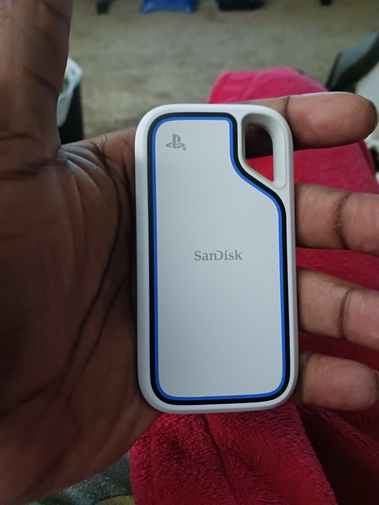 SanDisk 1TB Extreme Portable SSD, Officially Licensed for PlayStation 5 Console and PC - up to 1000MB/s customer photo 1