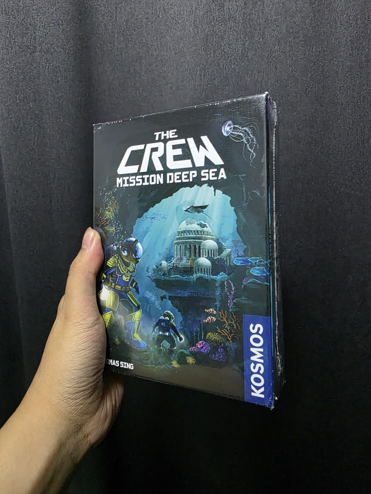 The Crew: Family Adventure - Marooned in Paradise | Thames & Kosmos | Cooperative Card Game | Family Game Night | Ages 8 & Up | 2-5 Players | 15 Minute Playtime customer photo 1