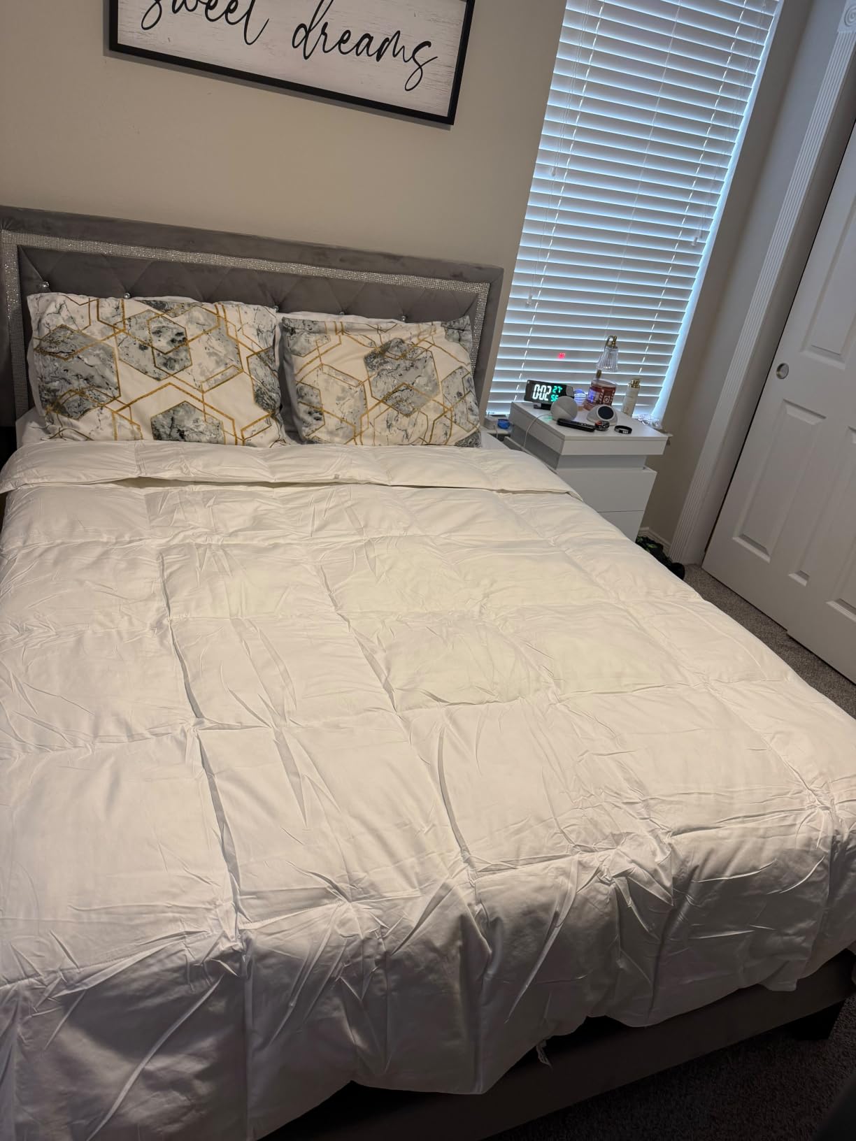Hotel Grand White Goose Feather Down Fiber Ligthweight Comforter Twin Size | 100% Cotton Cover Hotel Luxury Hypoallergenic Bedding Comforter with 8 Corner Loops, 68 x 90 Inch customer photo 2