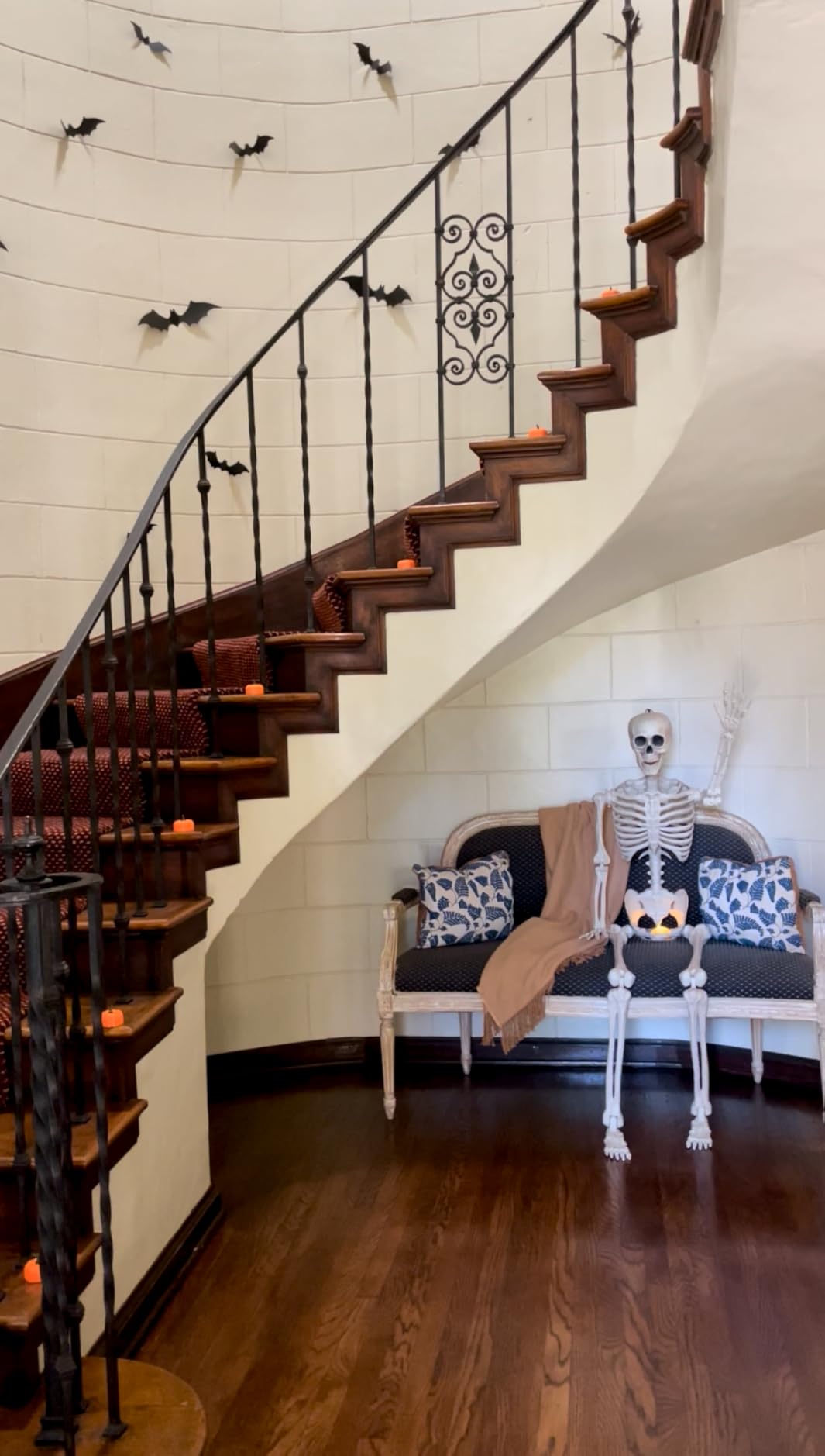 JOYIN 5 FT Halloween Skeleton Life Size, Stayable Posable Skeleton Decor, Full Body Movable Joints Giant Skeletons for Halloween Decoration Outdoor, Haunted House Prop, Spooky Scary Graveyard Party customer photo 1