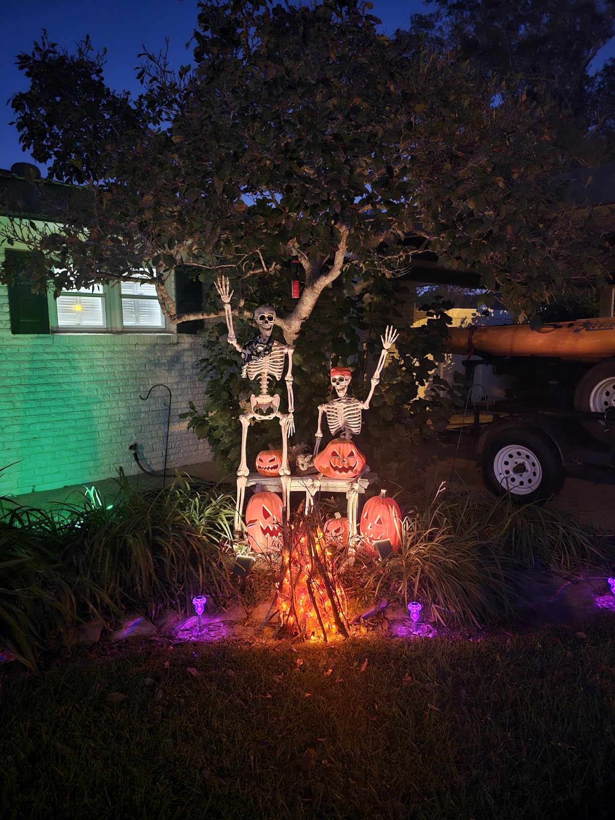 JOYIN 5 FT Halloween Skeleton Life Size, Stayable Posable Skeleton Decor, Full Body Movable Joints Giant Skeletons for Halloween Decoration Outdoor, Haunted House Prop, Spooky Scary Graveyard Party customer photo 2