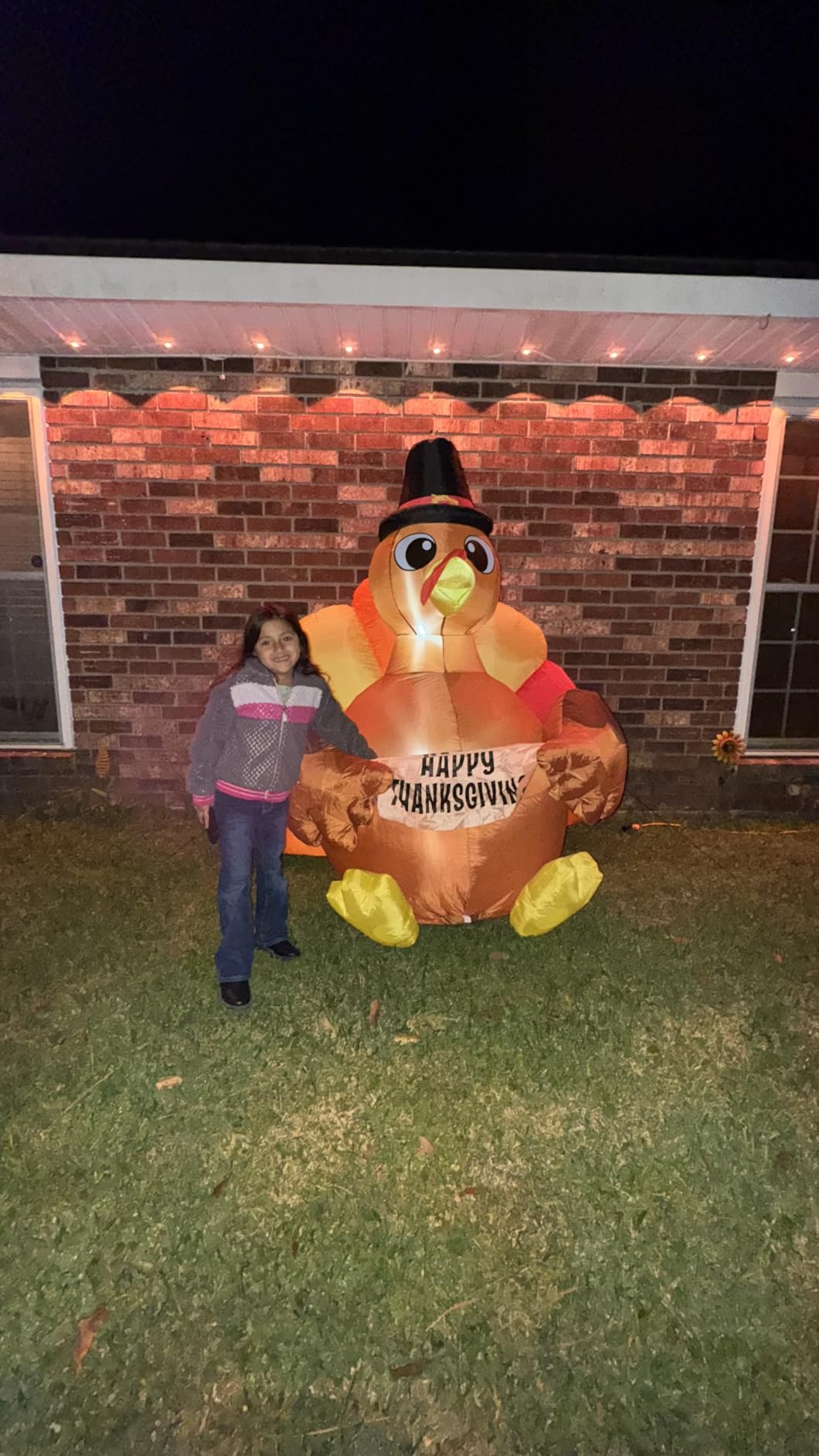 JOIEDOMI 6FT Thanksgiving Inflatable Turkey Decoration Outdoor, Light Up Inflation Turkey with LED, Happy Thanksgiving Blow Up Yard Decorations for Outside, Yard, Garden, Lawn, Party Supplies customer photo 1