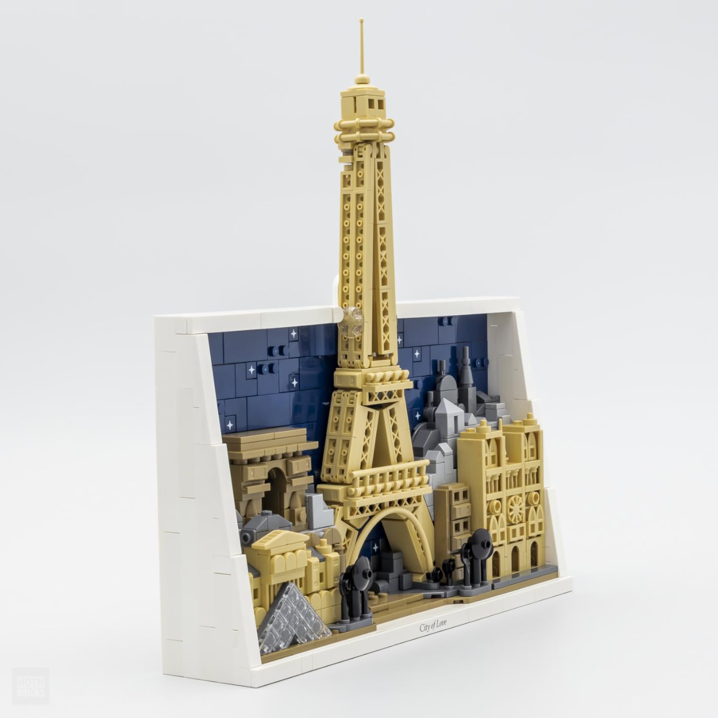 LEGO Architecture Paris - City of Love Building Set for Adults - Gift for Birthdays - Office or Bedroom Decor for Women & Men, Ages 18+ - W/Frame for Display - 21064 customer photo 2