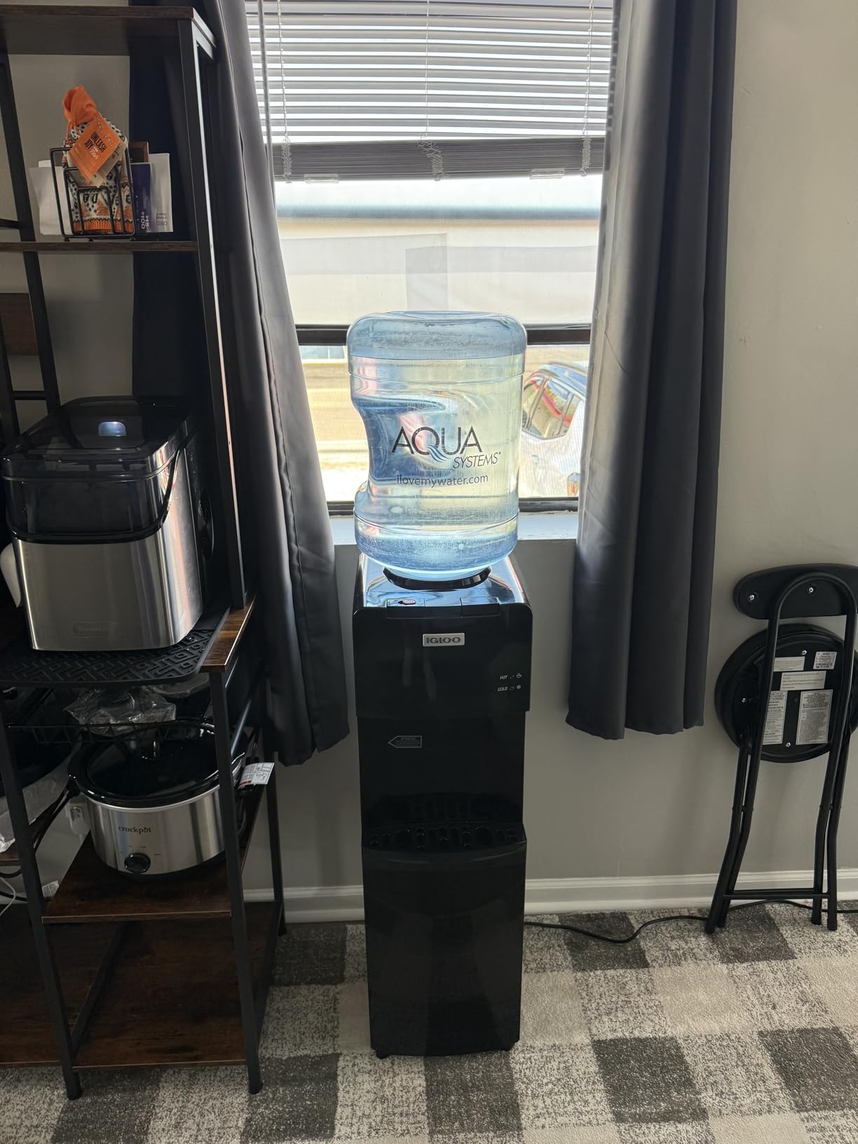 Igloo Top Loading Water Cooler with Removable Drip Tray & Energy-Saving Features- Water Tower with Hot, Cold Temperature Settings- Water Dispenser Fits 3 & 5-Gallon Jugs with Child Safety Lock- Black customer photo 1