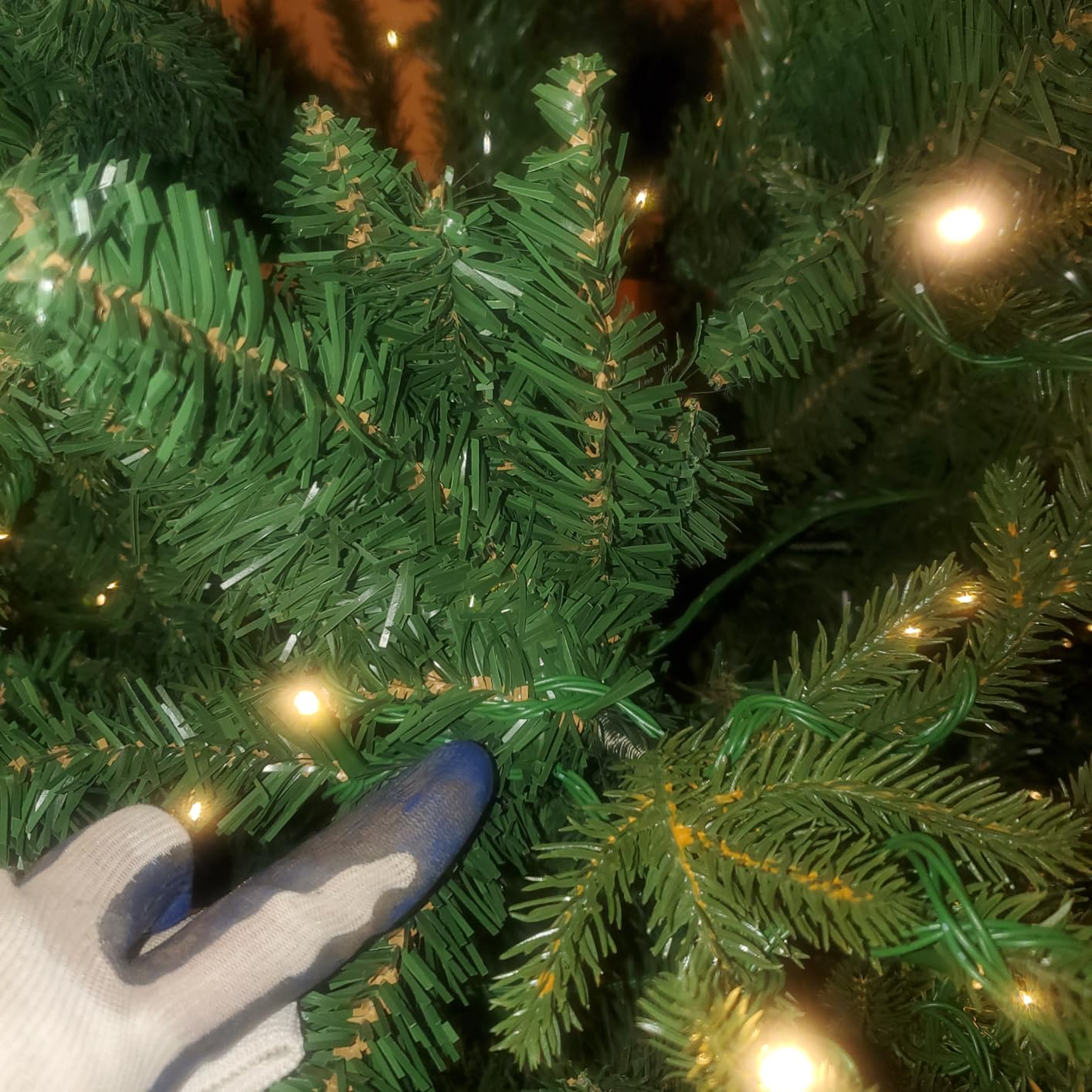 Naomi Home Lucille 7.5ft Artificial Christmas Tree - Full Body Unlit, Realistic Dense Lifelike PVC Pine Branches, 1,346 Tips, Hinged & Sturdy for Ornaments, Holiday Décor w/Stable Base customer photo 1