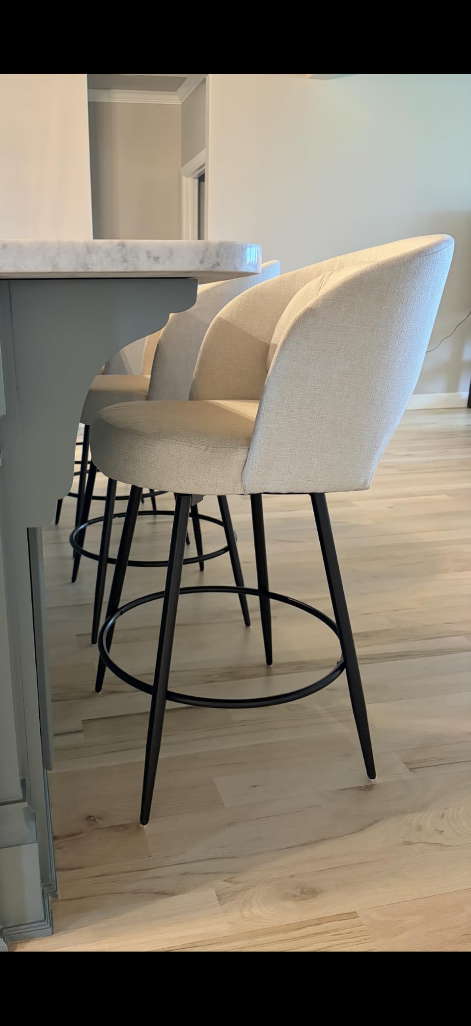 LUE BONA 26''H Swivel Bar Stools Set of 3, Counter Height Bar Stools with Backs, Lumbar Pillow and Black Metal Frames, Upholstered Modern Barstools for Kitchen Island, Linen Farbic, Linen Color customer photo 2