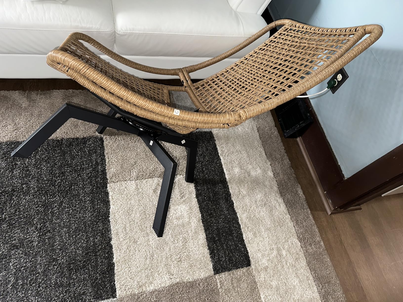 Shintenchi Outdoor Rattan Swivel Chair,Nature Wicker Patio Rotating Chair with Beige Thickened Cushion and Side Pocket,360° Rotation Patio Lounge Chairs for Living Room Bedroom Backyard Balcony customer photo 2