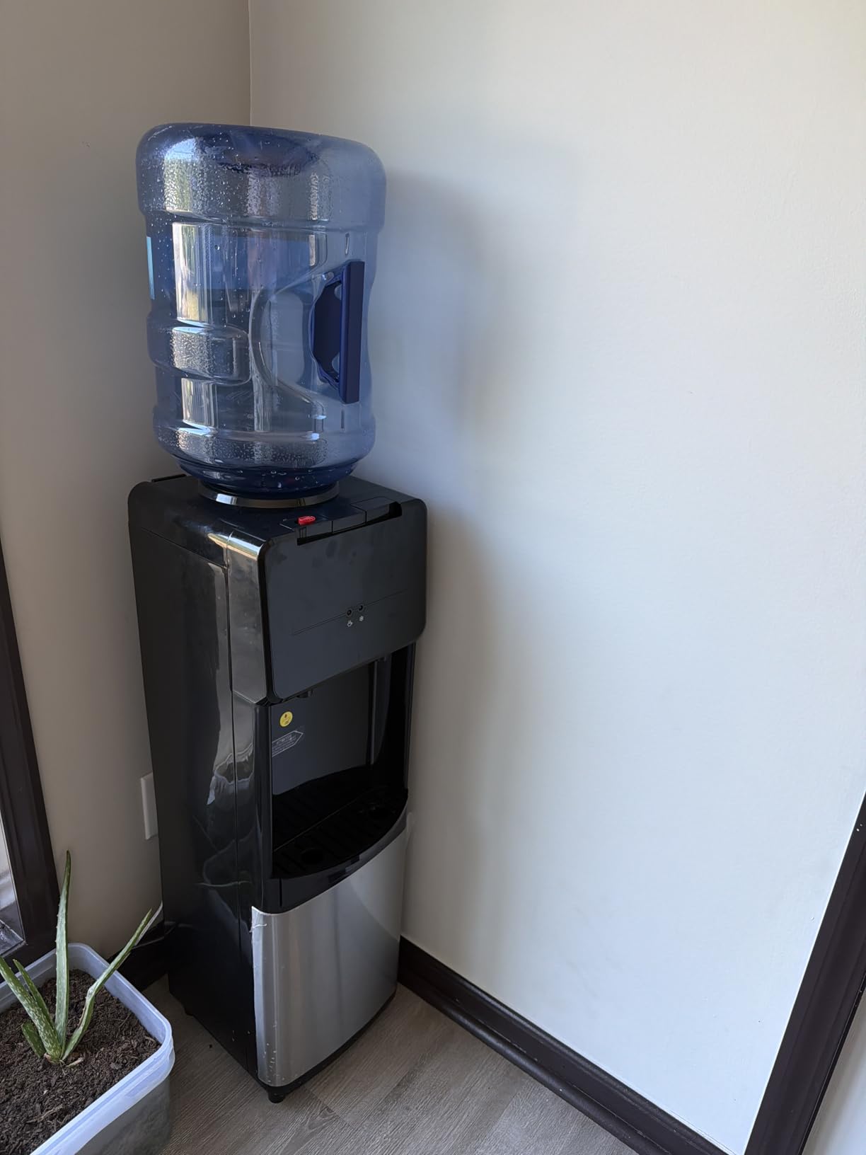 Feelfunn Top Loading Water Dispenser for 3 or 5 Gallon Bottles | Hot and Cold Water Options with a Child Safety Lock for Everyday Use at Home, in the Office, or in the Kitchen customer photo 1