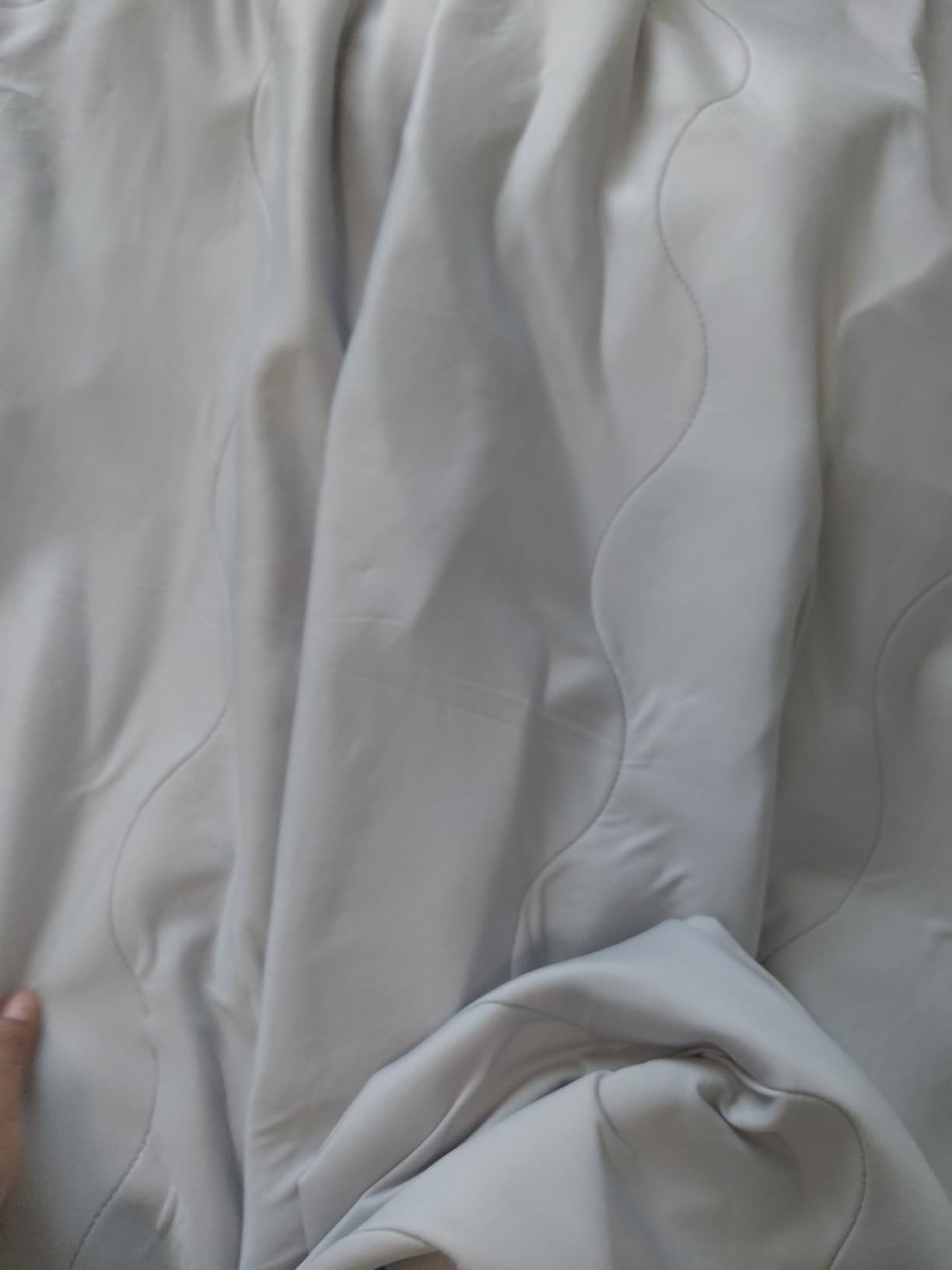 Summer Cooling Comforter Queen Size, Ultra Cooling Blankets for Hot Sleeper | Q-Max 0.55 Lightweight Below Zero Cooling Blanket, Arc-Chill Cooling Fiber, 5X Breathable for Night Sweats 90x90, Grey customer photo 1