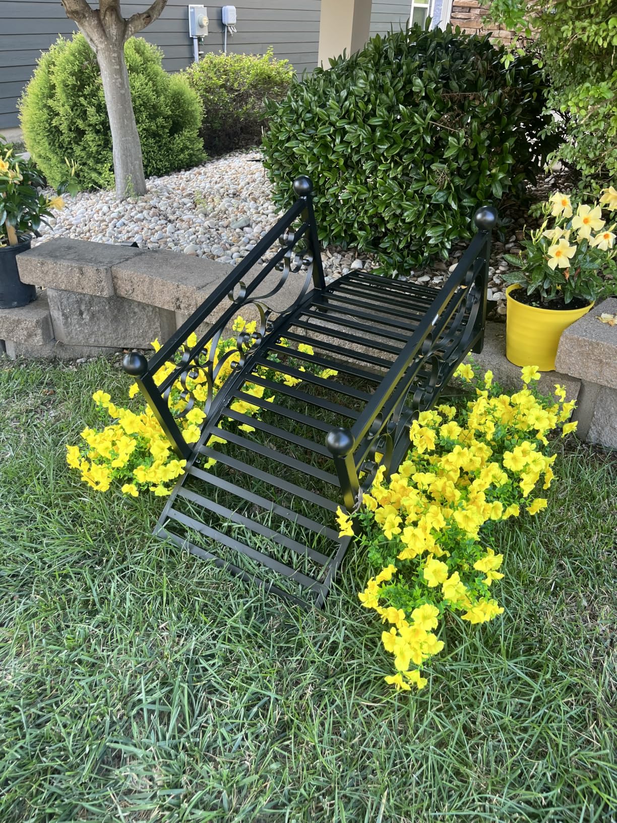 Giantex 3.3 FT Metal Garden Bridge, 330 lbs Capacity Outdoor Landscape Bridges with Powder-Coated Finish & Scrollwork Rails, Decorative Bridge for Backyard, Lawn, Garden Pathway, Easy Assembly customer photo 1