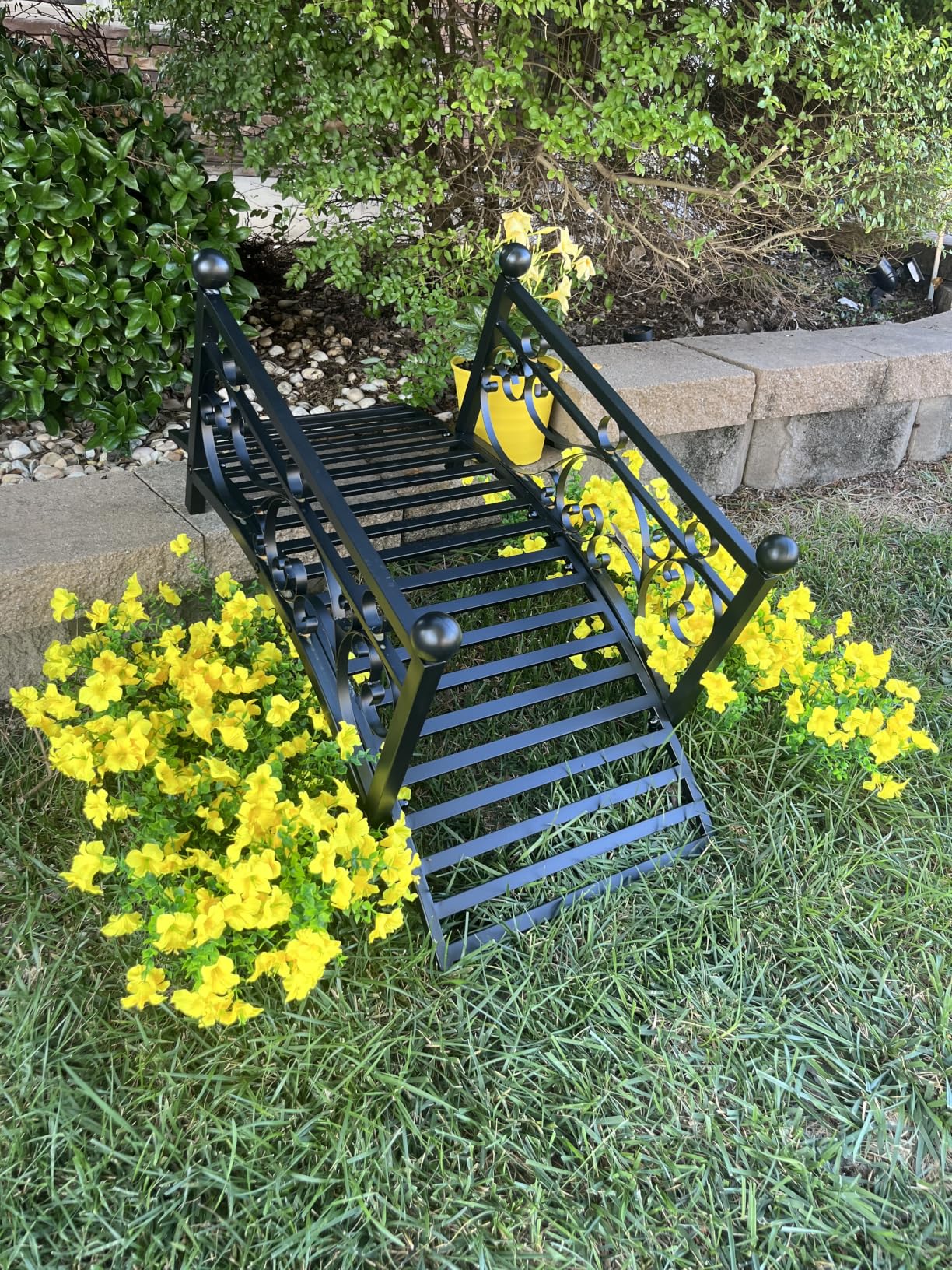 Giantex 3.3 FT Metal Garden Bridge, 330 lbs Capacity Outdoor Landscape Bridges with Powder-Coated Finish & Scrollwork Rails, Decorative Bridge for Backyard, Lawn, Garden Pathway, Easy Assembly customer photo 2