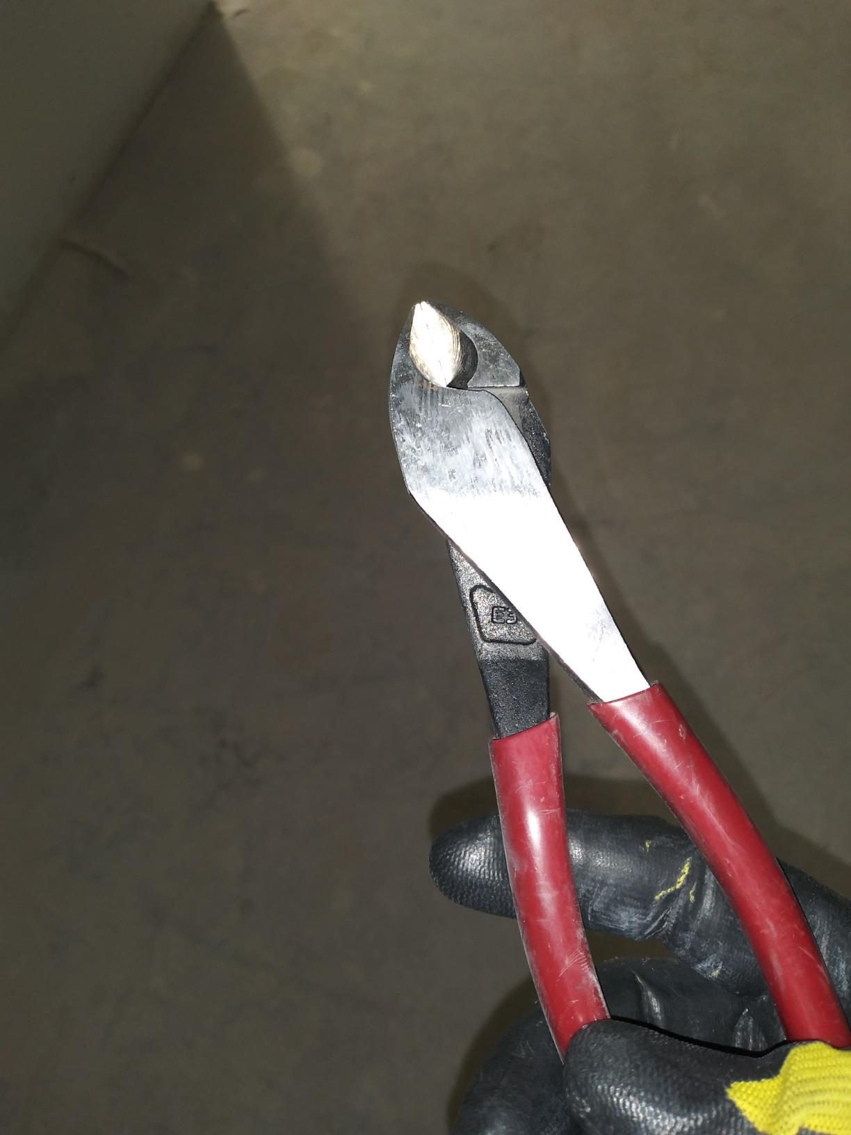 Klein Tools D248-9ST Diagonal Cutting Pliers, Made in USA, Ironworker's Diagonal Cutters with High Leverage Design, Works as Rebar Cutter and Rebar Bender, 9-Inch customer photo 2