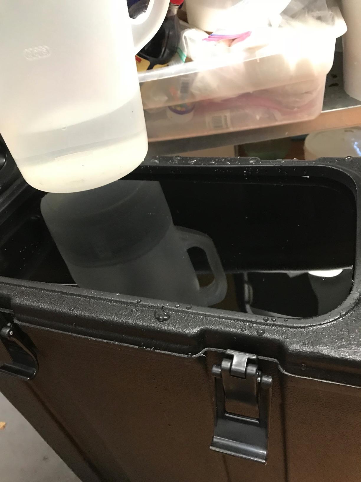 Carlisle FoodService Products Cateraide Insulated Beverage Dispenser with Handles for Catering, Events, Kitchens, And Restaurants, Plastic, 5 Gallons, Black customer photo 1