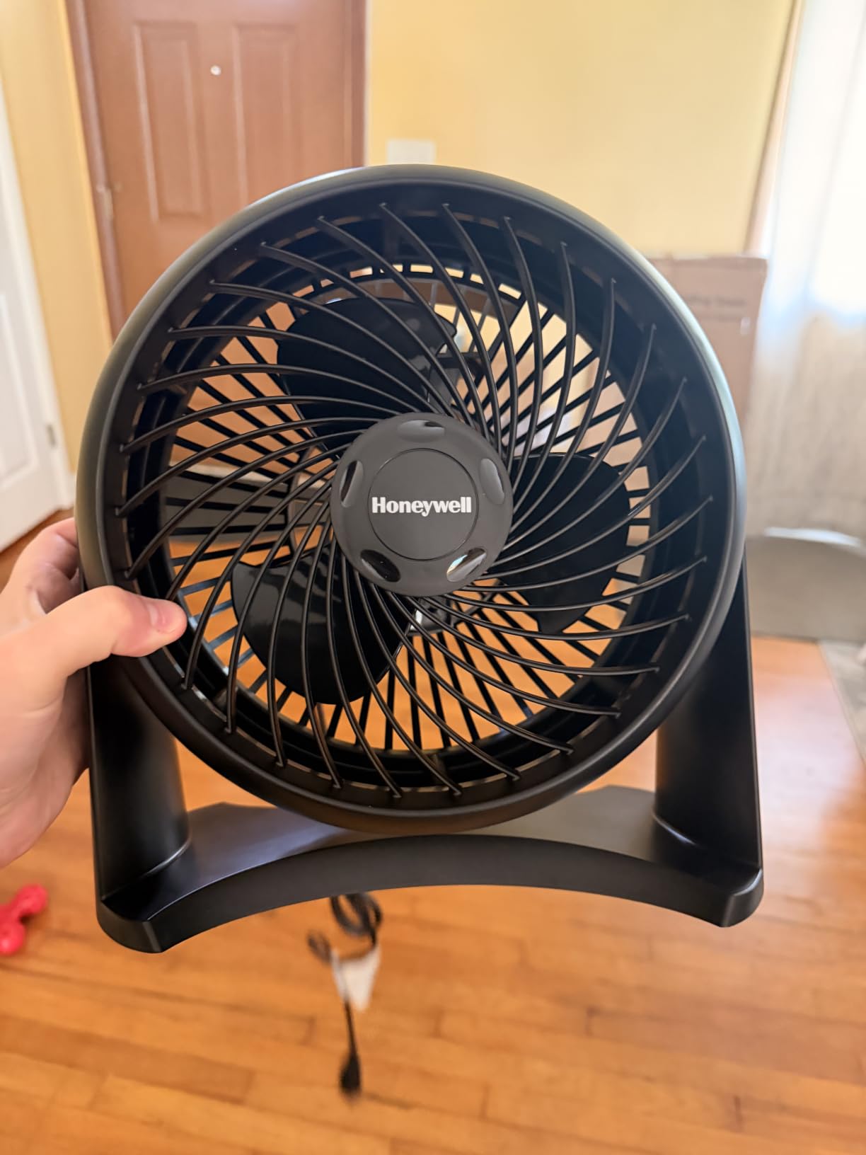 Honeywell TurboForce Air Circulator, Small Tabletop Fan, Quiet Personal Fan for Home or Office, 3 Speeds, 90 Degree Pivoting Head, Black, HT900 customer photo 1