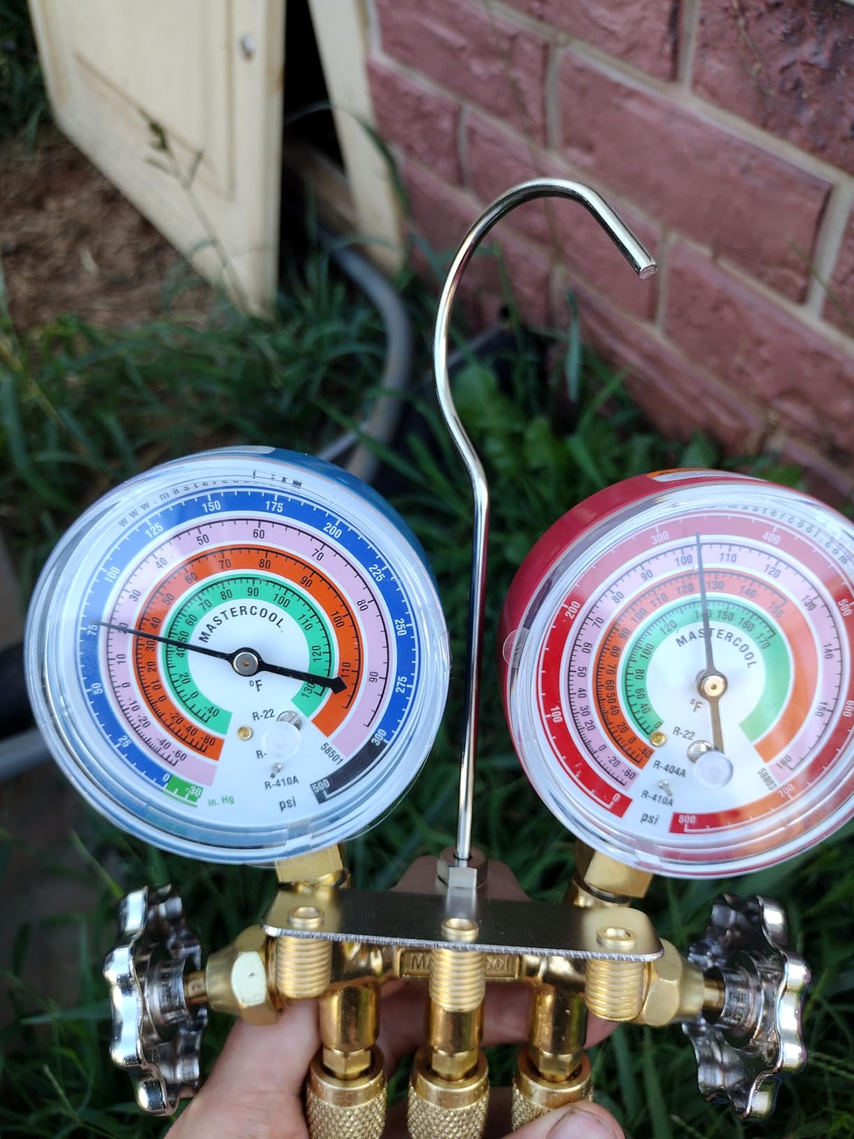 Mastercool 59161 R22/R404A 2-Way Brass Manifold Gauge Set customer photo 2