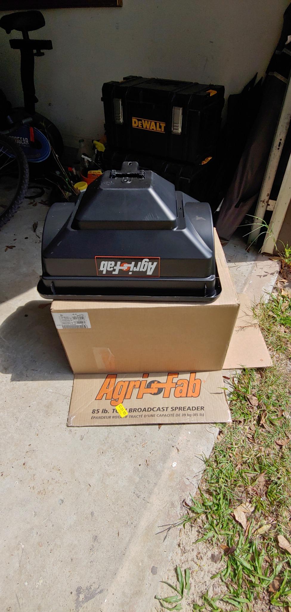 Agri-Fab Tow-Behind Broadcast Spreader - 85-Lb. Capacity, Model Number 45-0530 customer photo 1