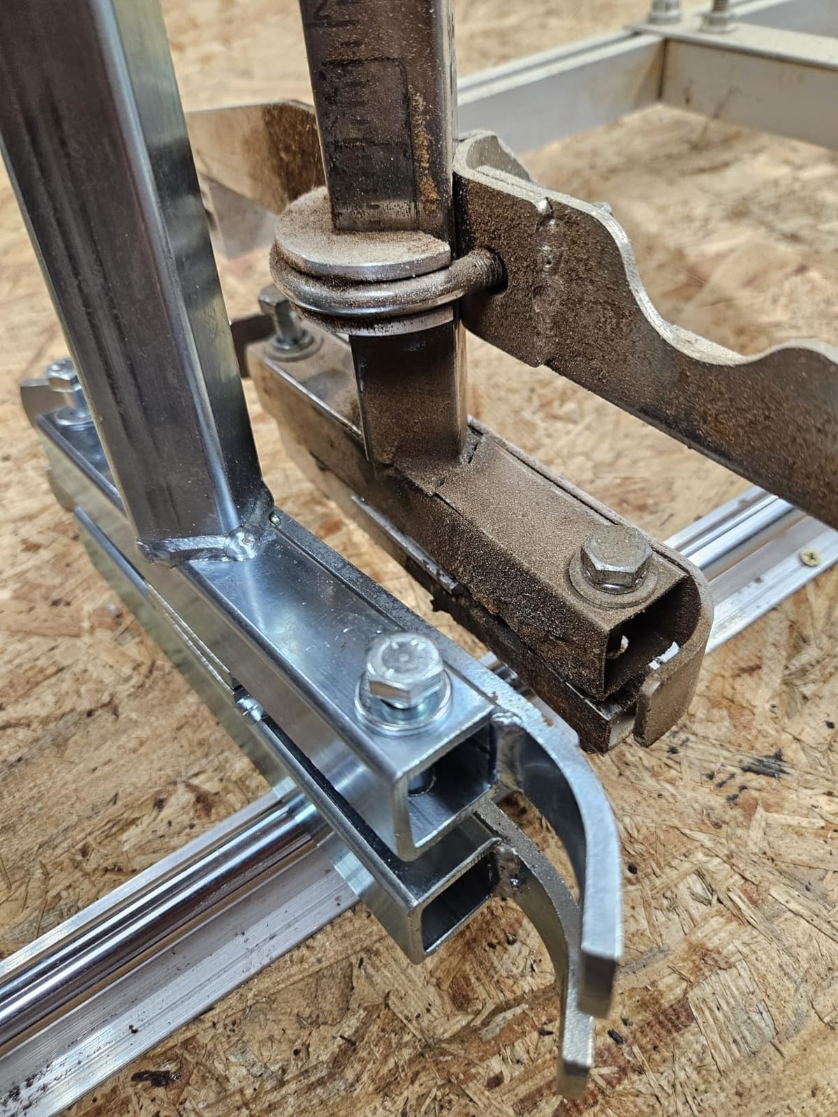 Granberg G778-24 Alaskan MKIV Chainsaw Mill, 24-Inch Portable Sawmill Guide | Fits All Chainsaw Makes, Bars up to 24 Inches, 50cc Plus, Clamps without Drilling, Mills Hardwood, Use a Sharp Ripping Chain. customer photo 1