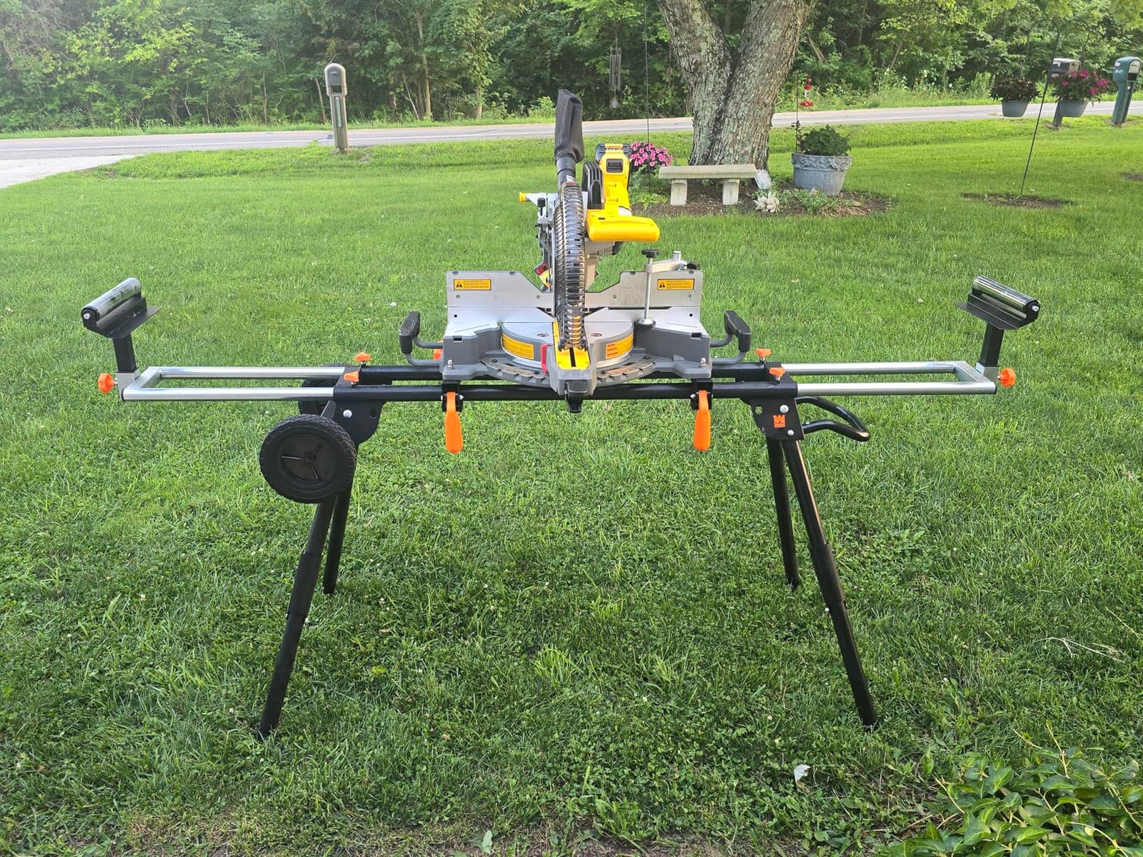 WEN Miter Saw Stand, Collapsible and Rolling with 3 Onboard Outlets (MSA330) customer photo 2