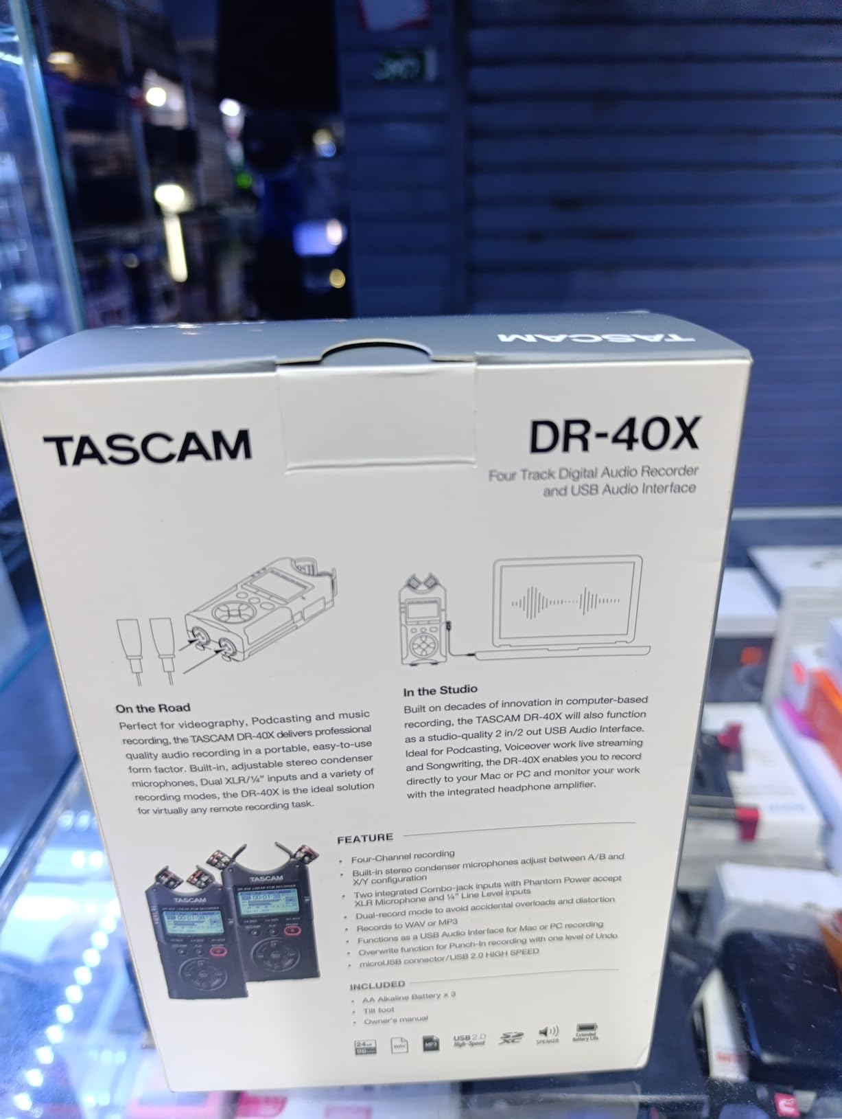 TASCAM DR-40X 4-Track Portable Handheld Field Recorder - 2 XLR/TRS Inputs, USB Audio Interface, Dual Adjustable Microphones for Stereo Recording of Music, Audio for Video and Podcasting customer photo 2